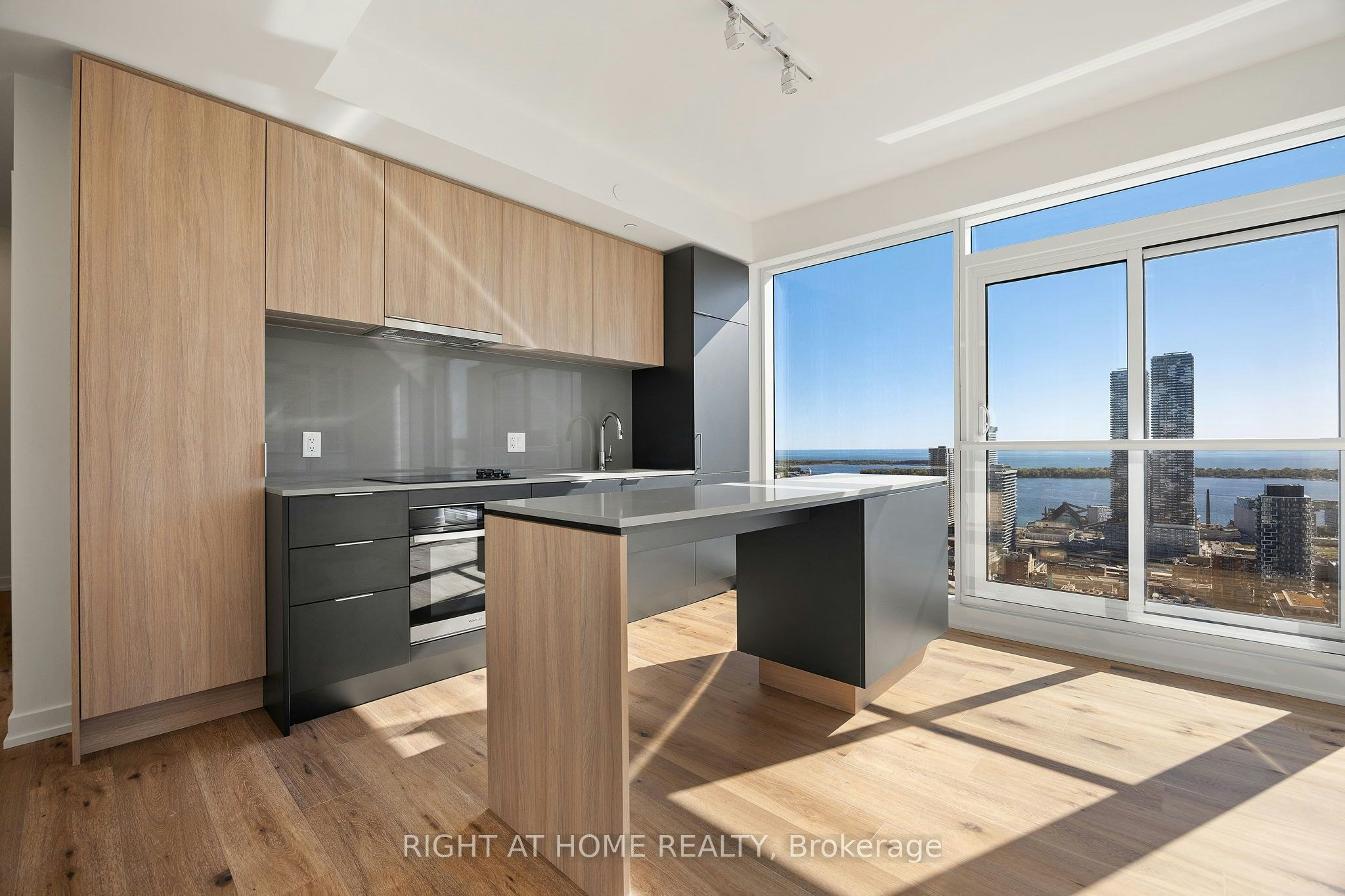 4608-89 Church Street, Toronto, ON, M5C 0B7 - 3