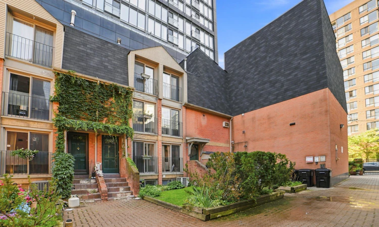 18-325 Jarvis Street