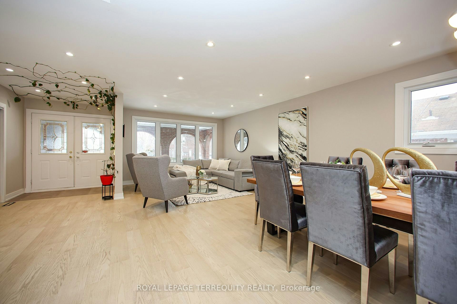 Upper-66 Moore Park Avenue, Toronto, ON, M2M 1M9 - 4