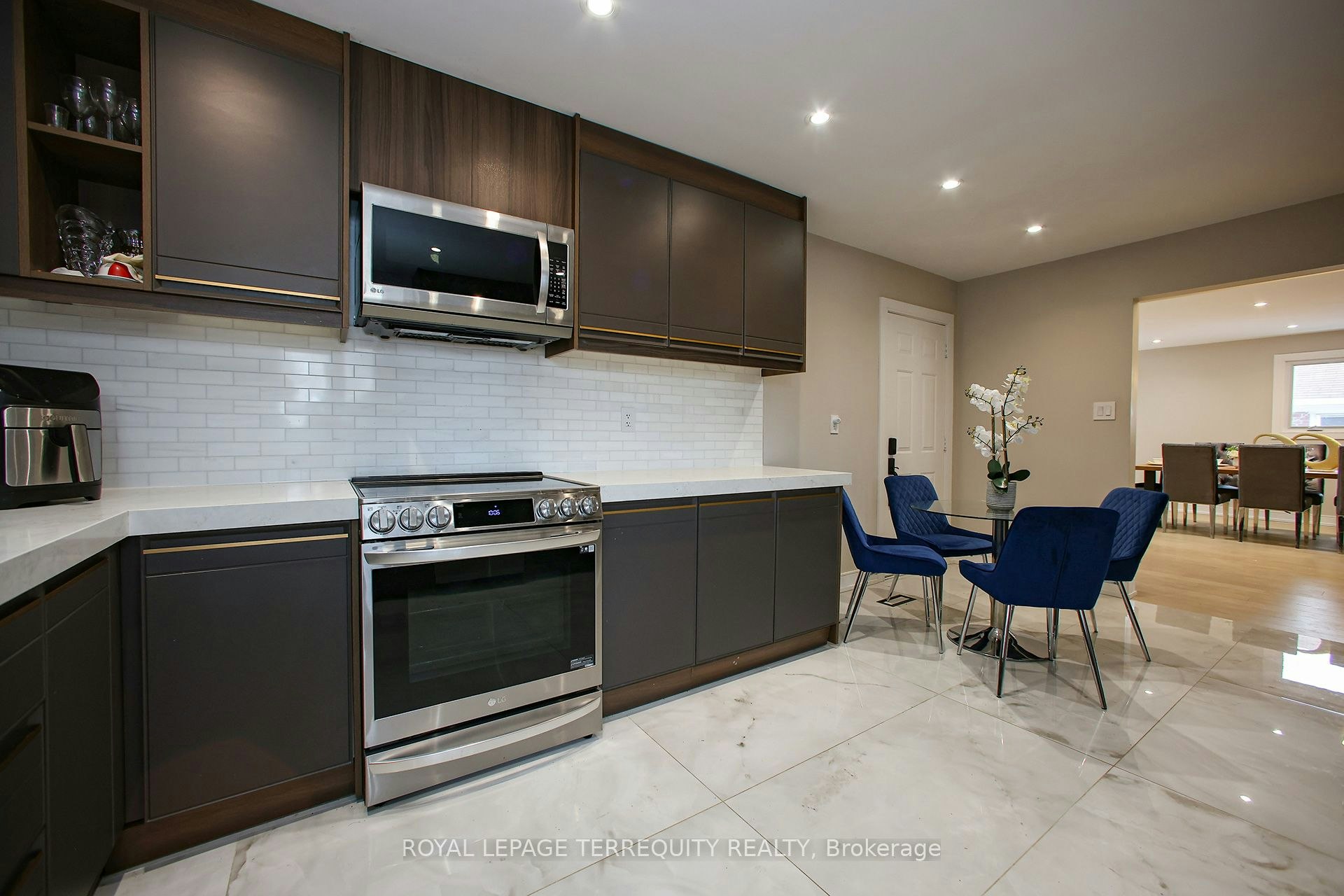Upper-66 Moore Park Avenue, Toronto, ON, M2M 1M9 - 17