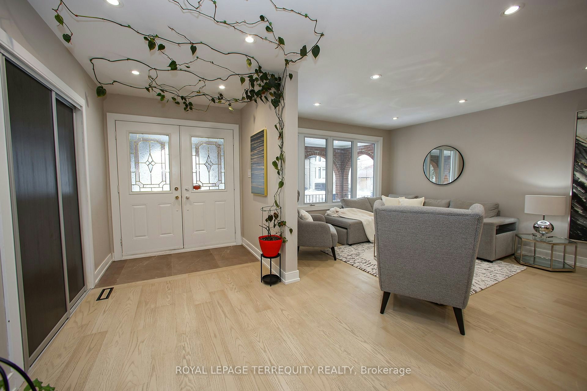 Upper-66 Moore Park Avenue, Toronto, ON, M2M 1M9 - 3