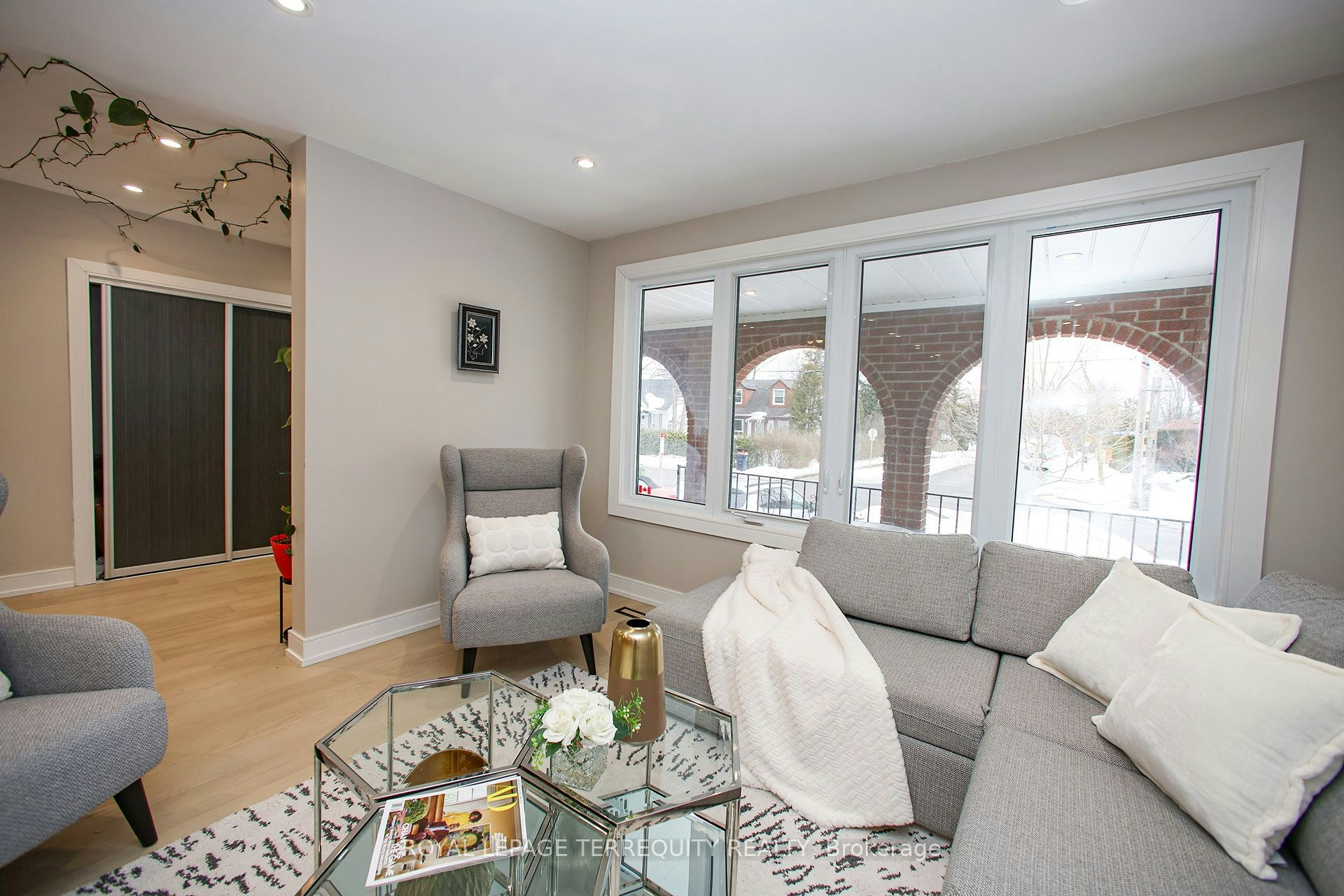 Upper-66 Moore Park Avenue, Toronto, ON, M2M 1M9 - 9