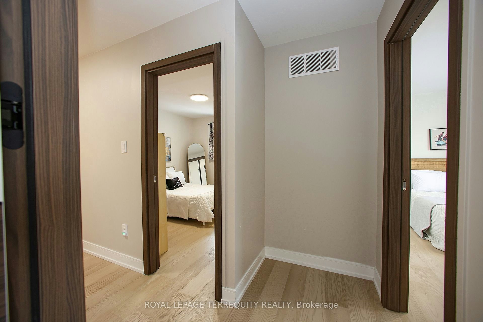 Upper-66 Moore Park Avenue, Toronto, ON, M2M 1M9 - 37