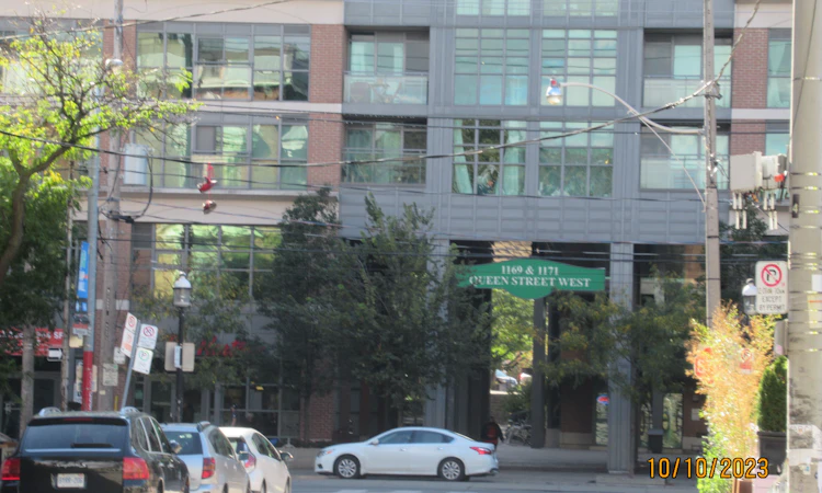 612-1171 Queen Street W
