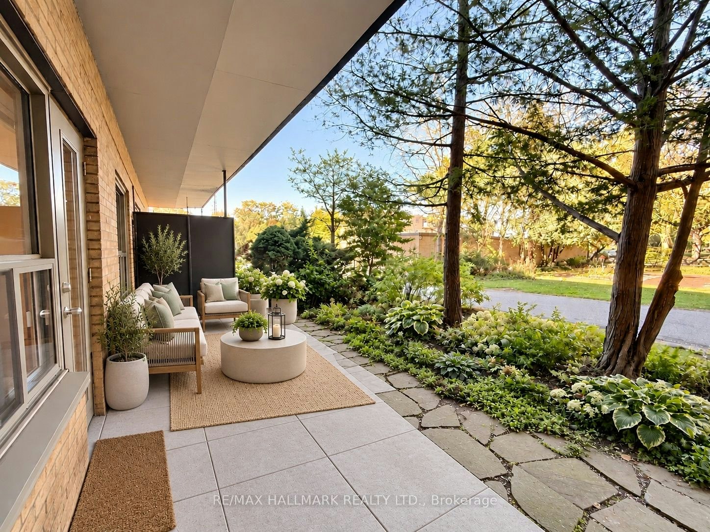 111-28 Upper Canada Drive, Toronto, ON, M2P 1R9 - 9