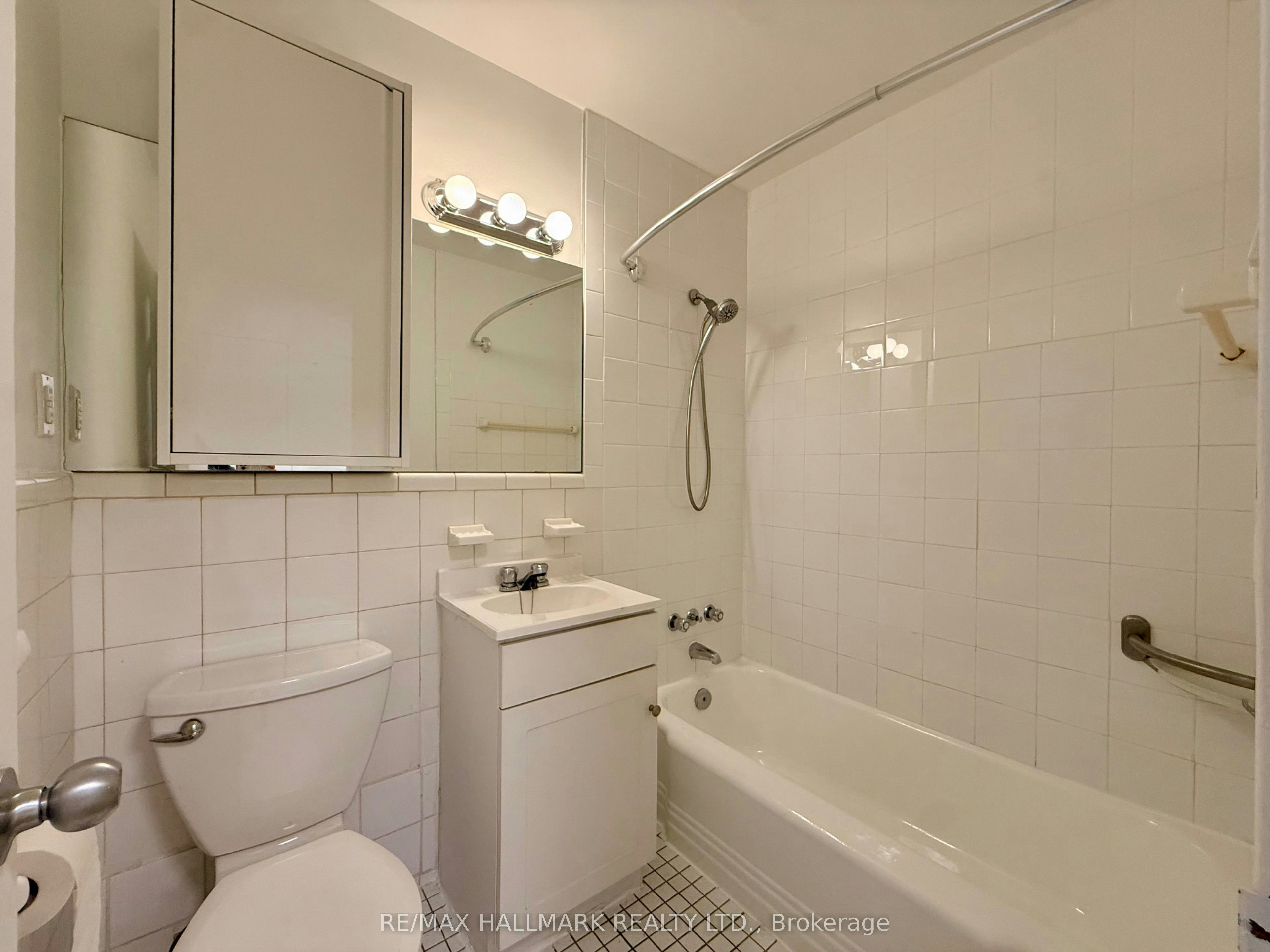 111-28 Upper Canada Drive, Toronto, ON, M2P 1R9 - 8