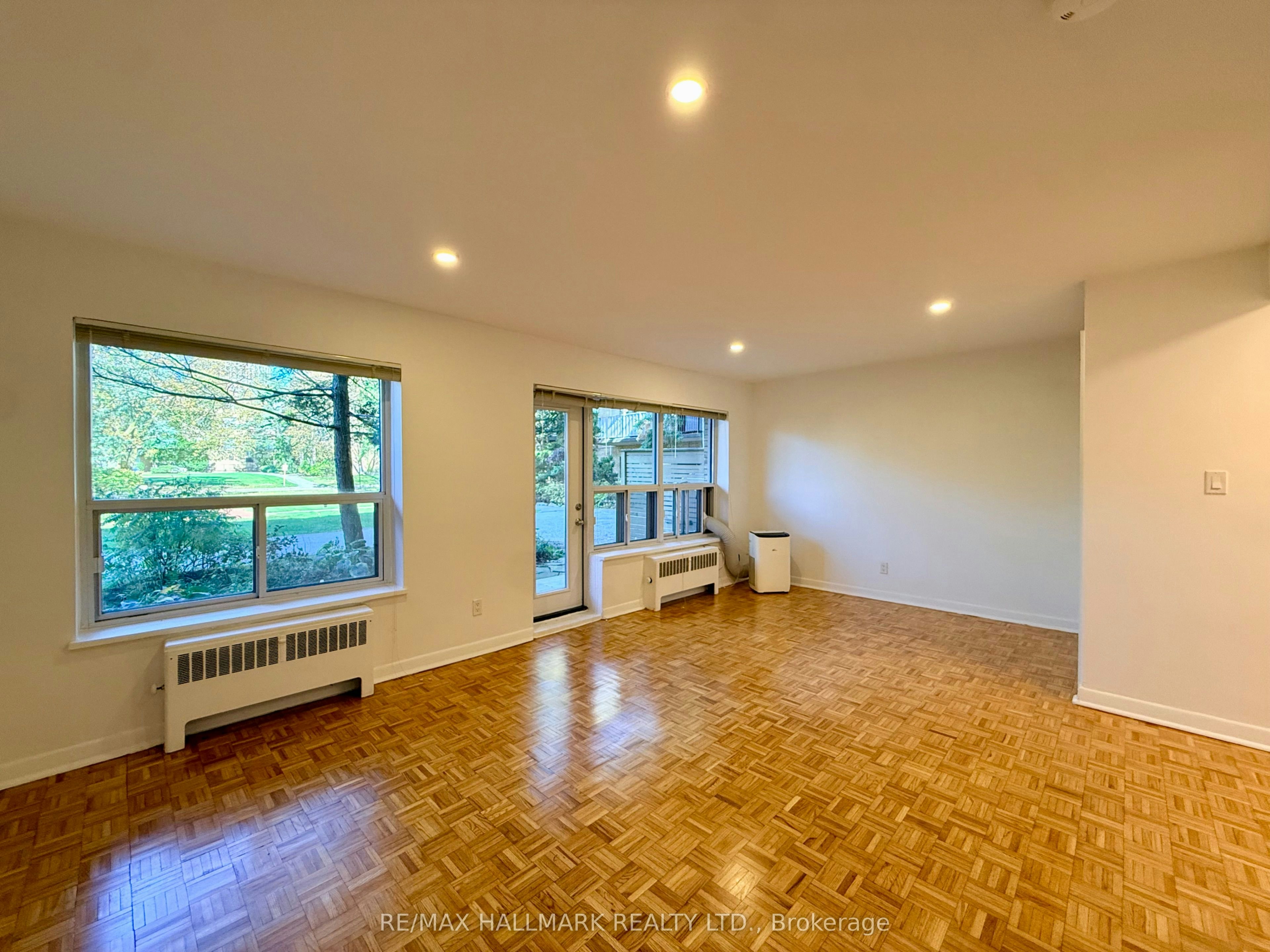 111-28 Upper Canada Drive, Toronto, ON, M2P 1R9 - 2