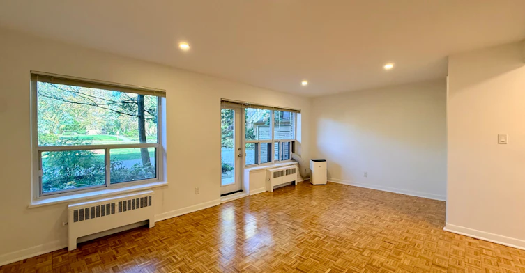 111-28 Upper Canada Drive, Toronto, ON, M2P 1R9 - 2