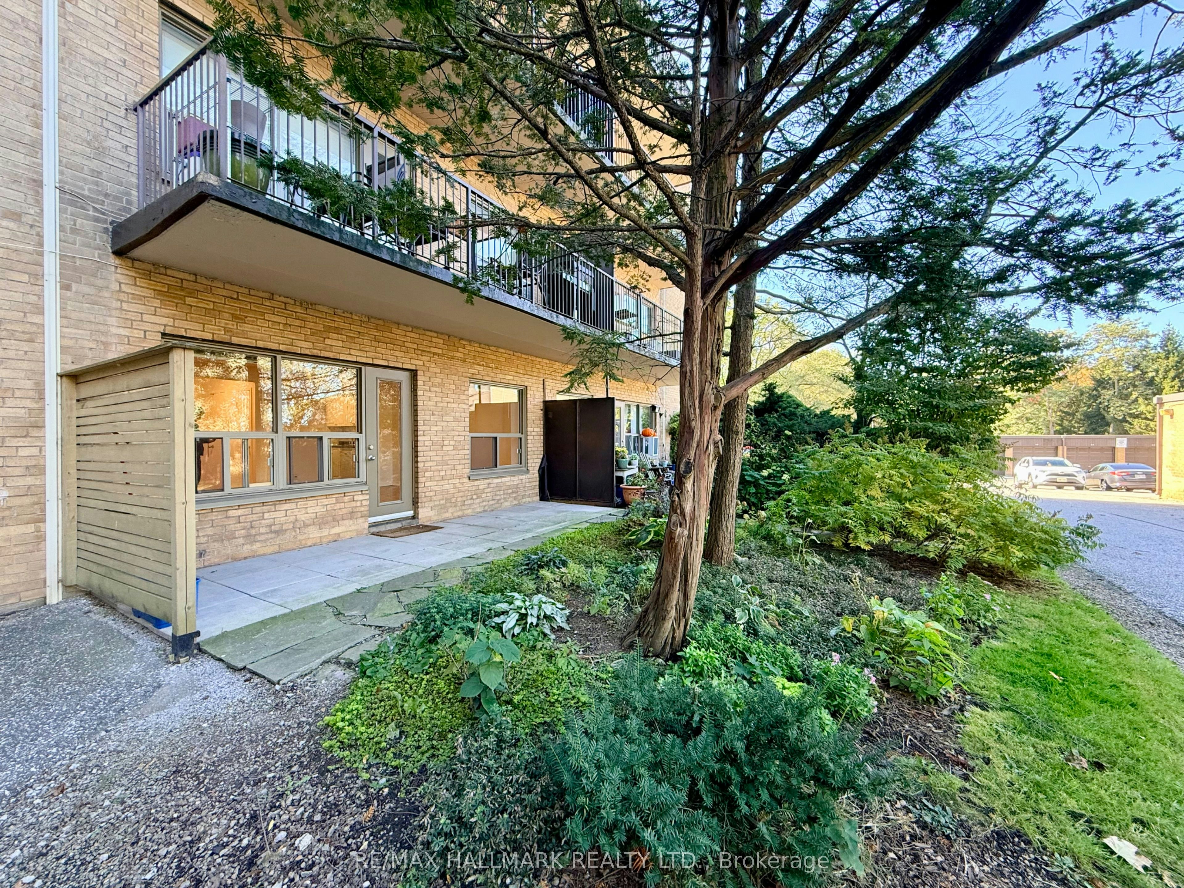 111-28 Upper Canada Drive, Toronto, ON, M2P 1R9 - 11