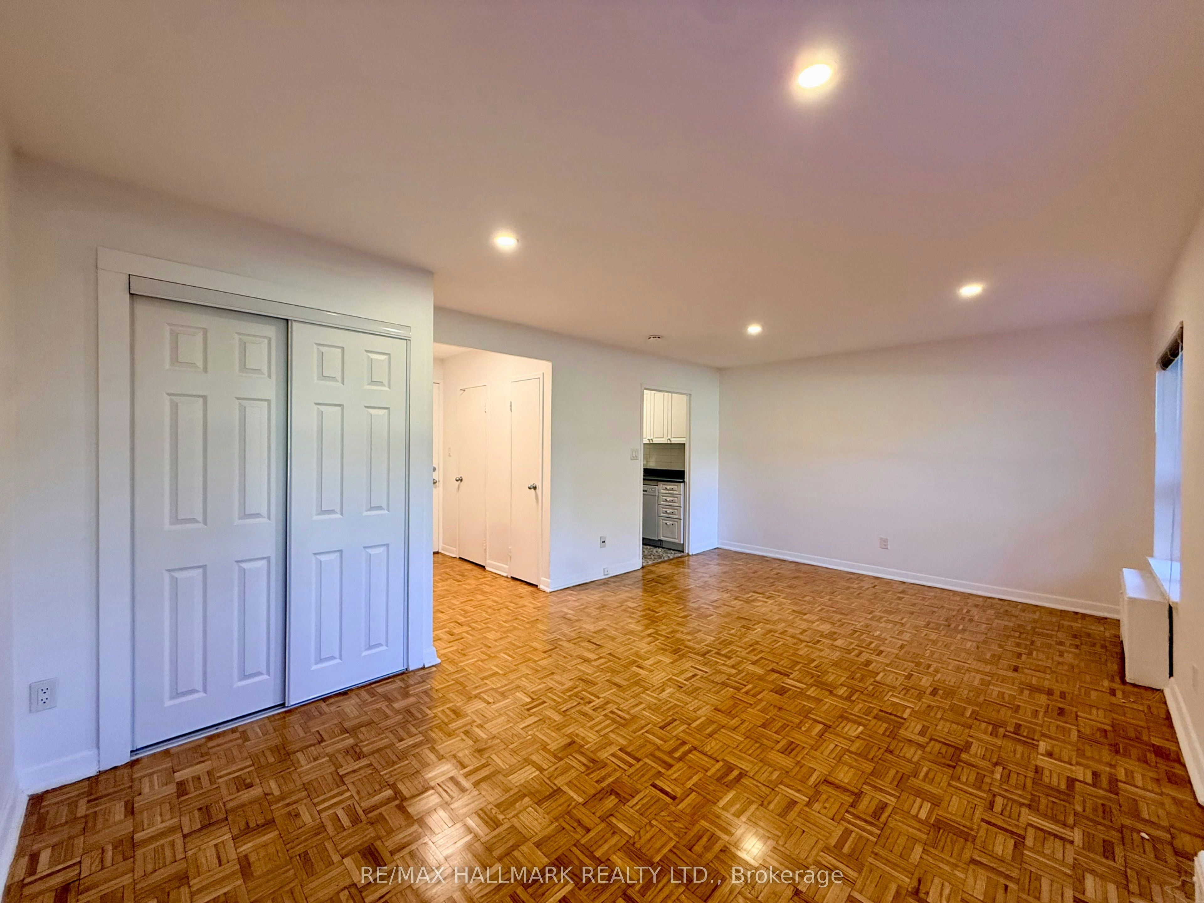 111-28 Upper Canada Drive, Toronto, ON, M2P 1R9 - 4