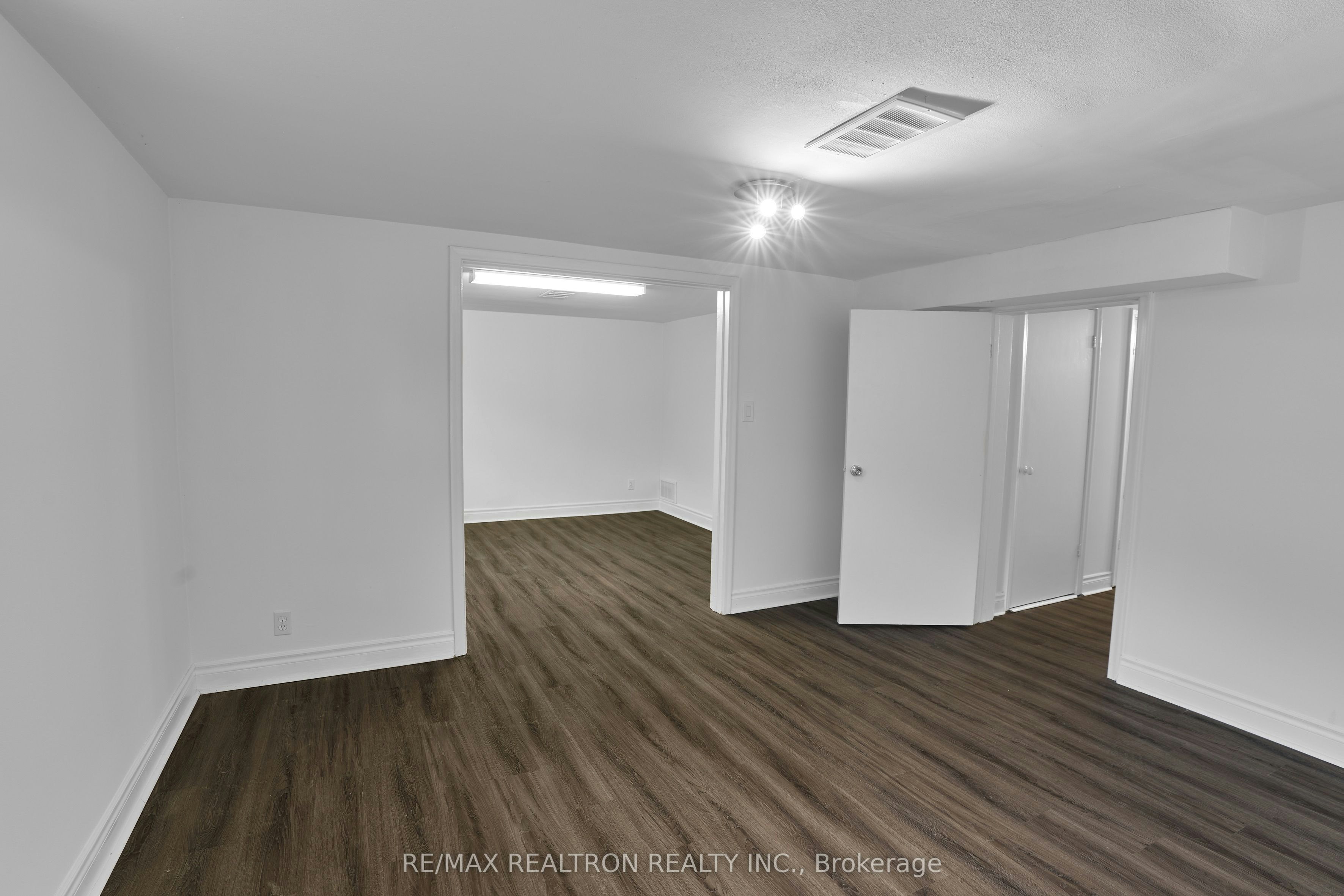 135 Regina Avenue, Toronto, ON, M6A 1R8 - 16