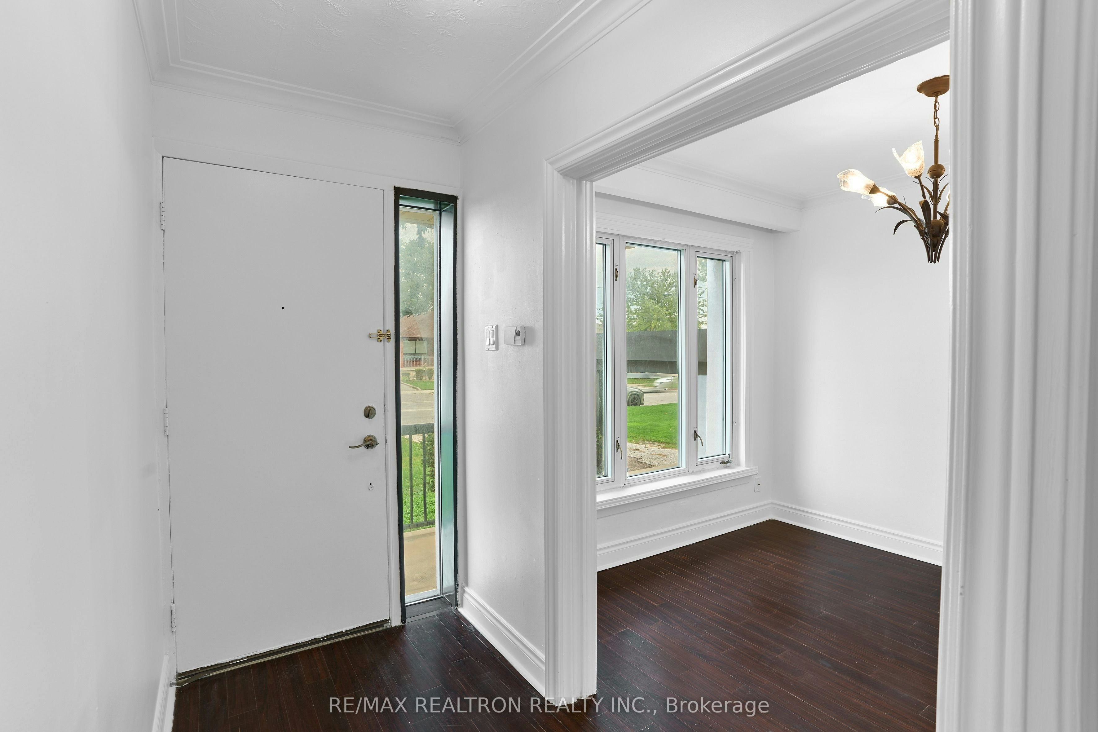 135 Regina Avenue, Toronto, ON, M6A 1R8 - 2