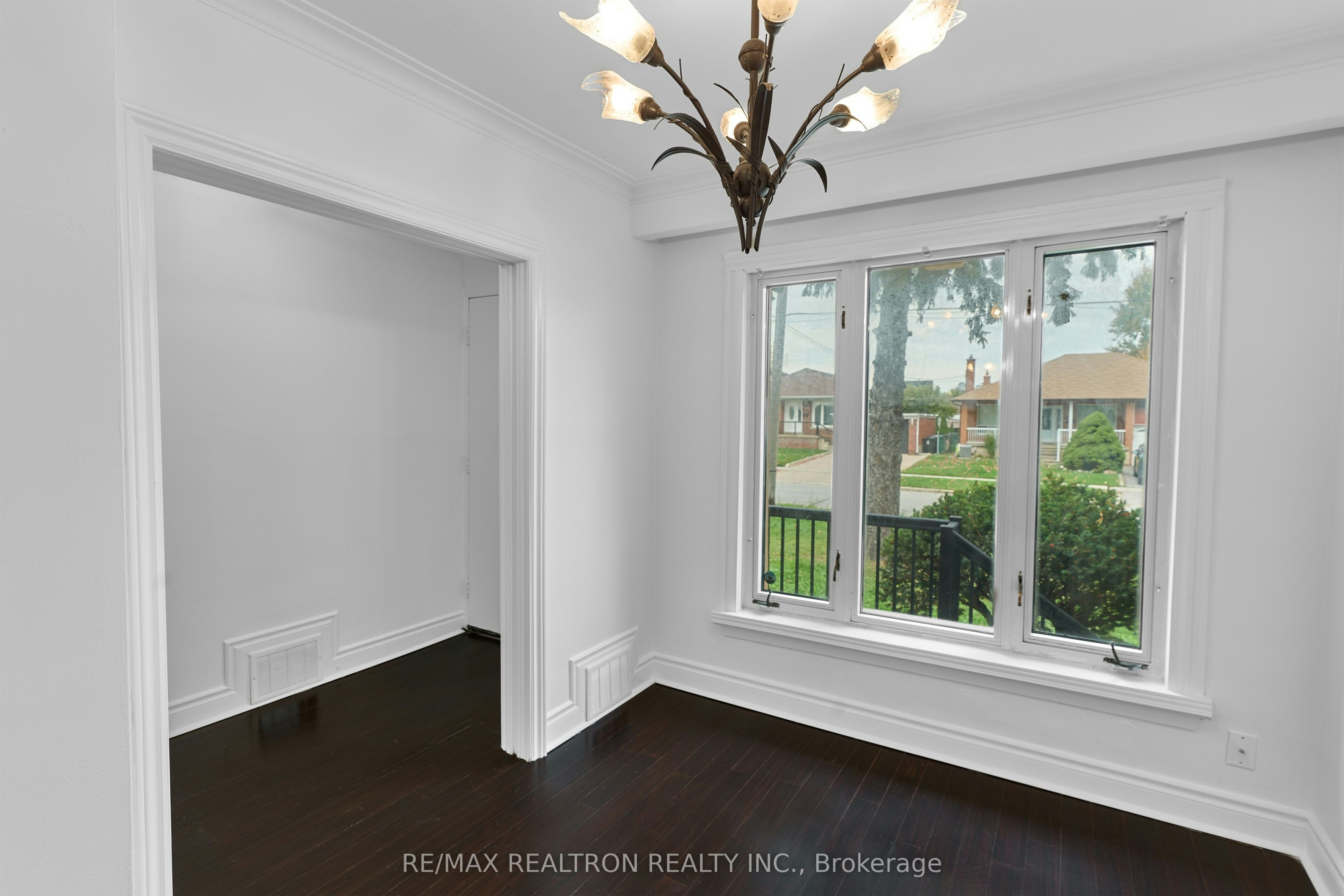 135 Regina Avenue, Toronto, ON, M6A 1R8 - 3