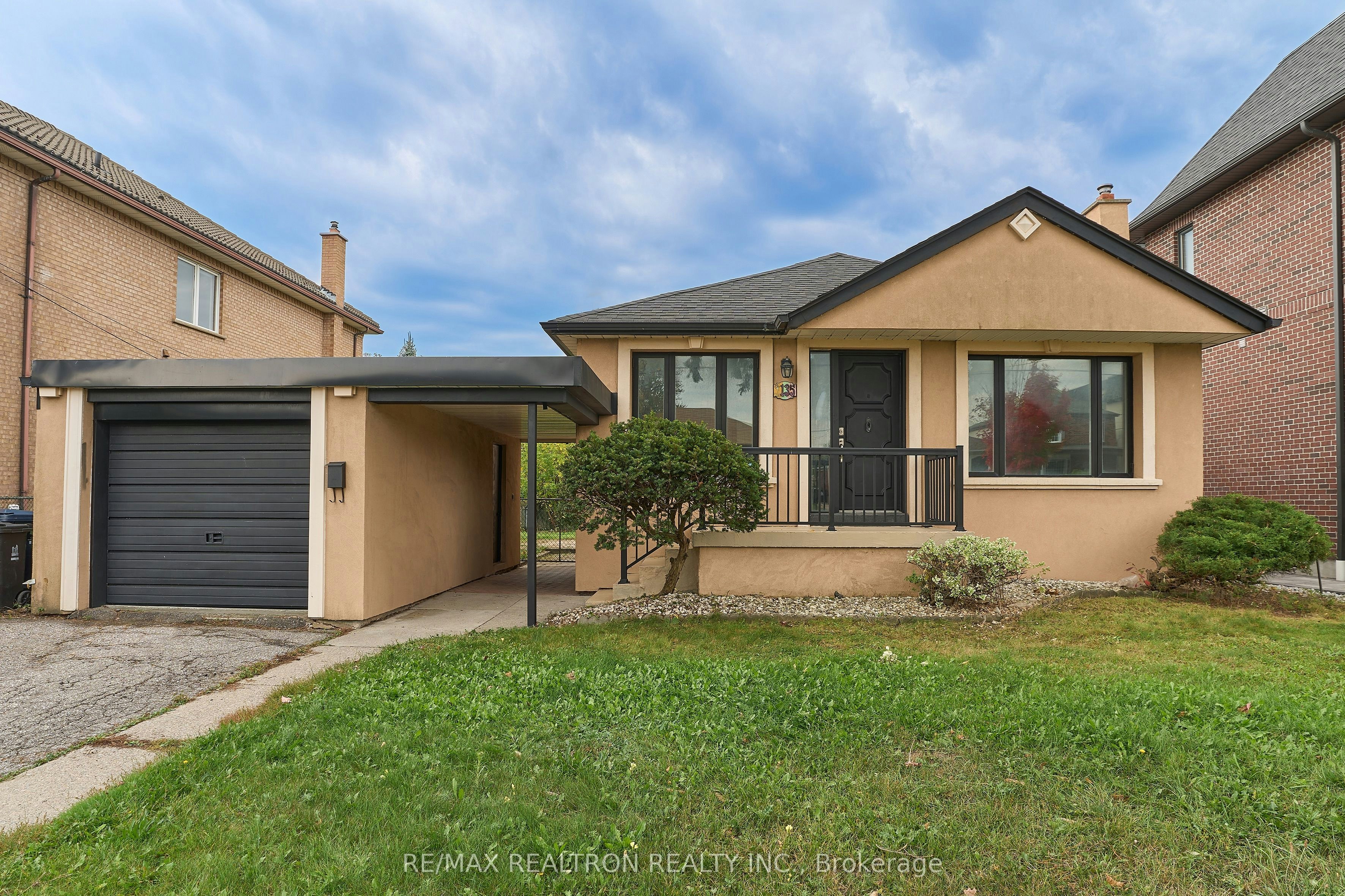 135 Regina Avenue, Toronto, ON, M6A 1R8