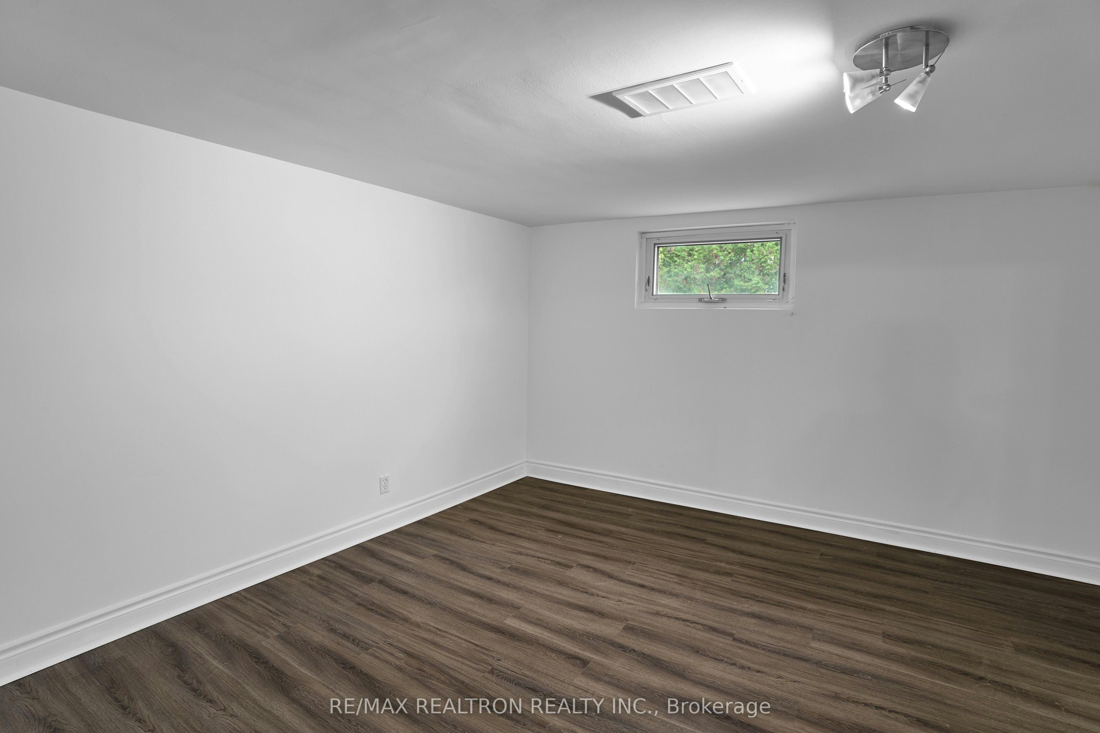 135 Regina Avenue, Toronto, ON, M6A 1R8 - 18