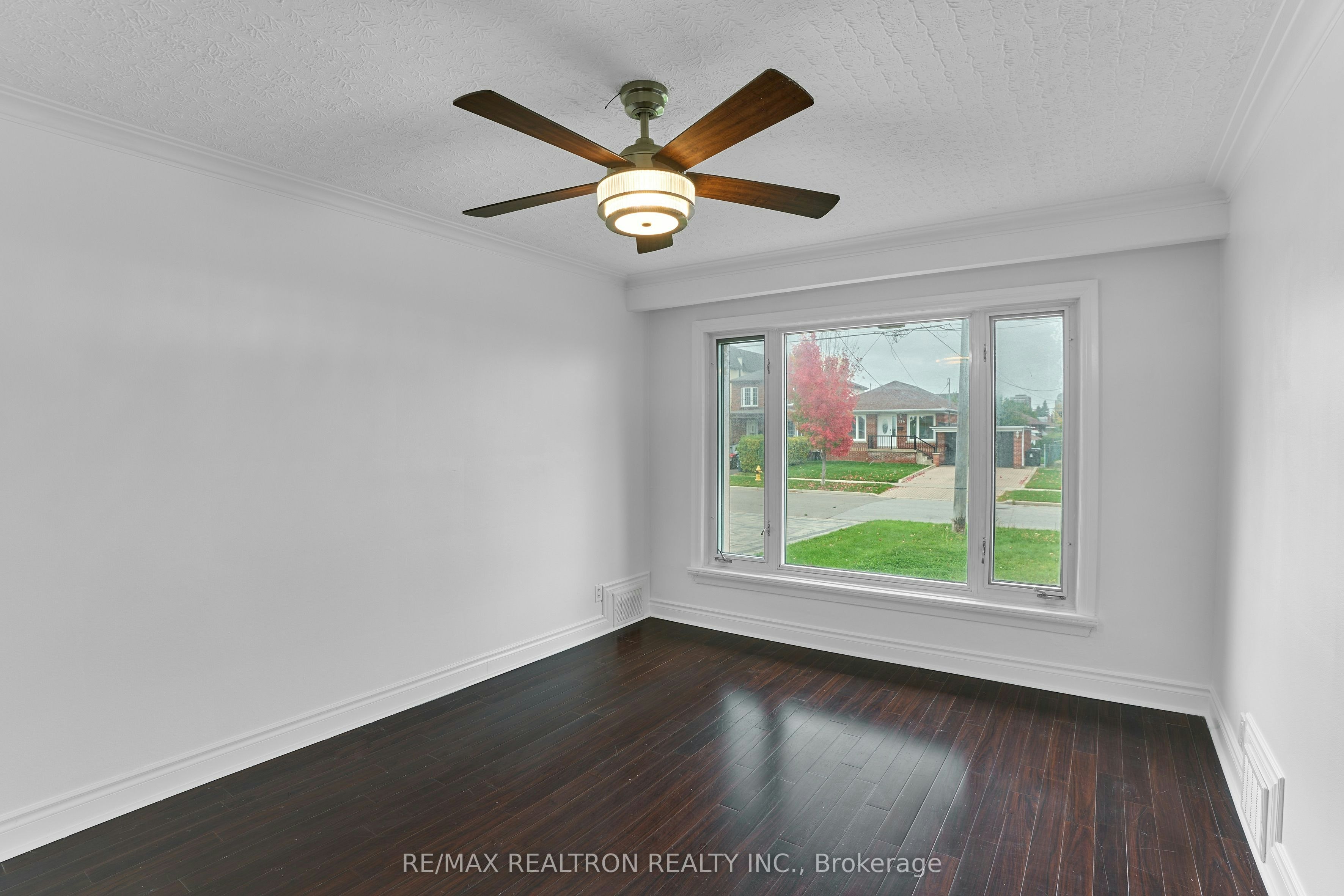 135 Regina Avenue, Toronto, ON, M6A 1R8 - 4