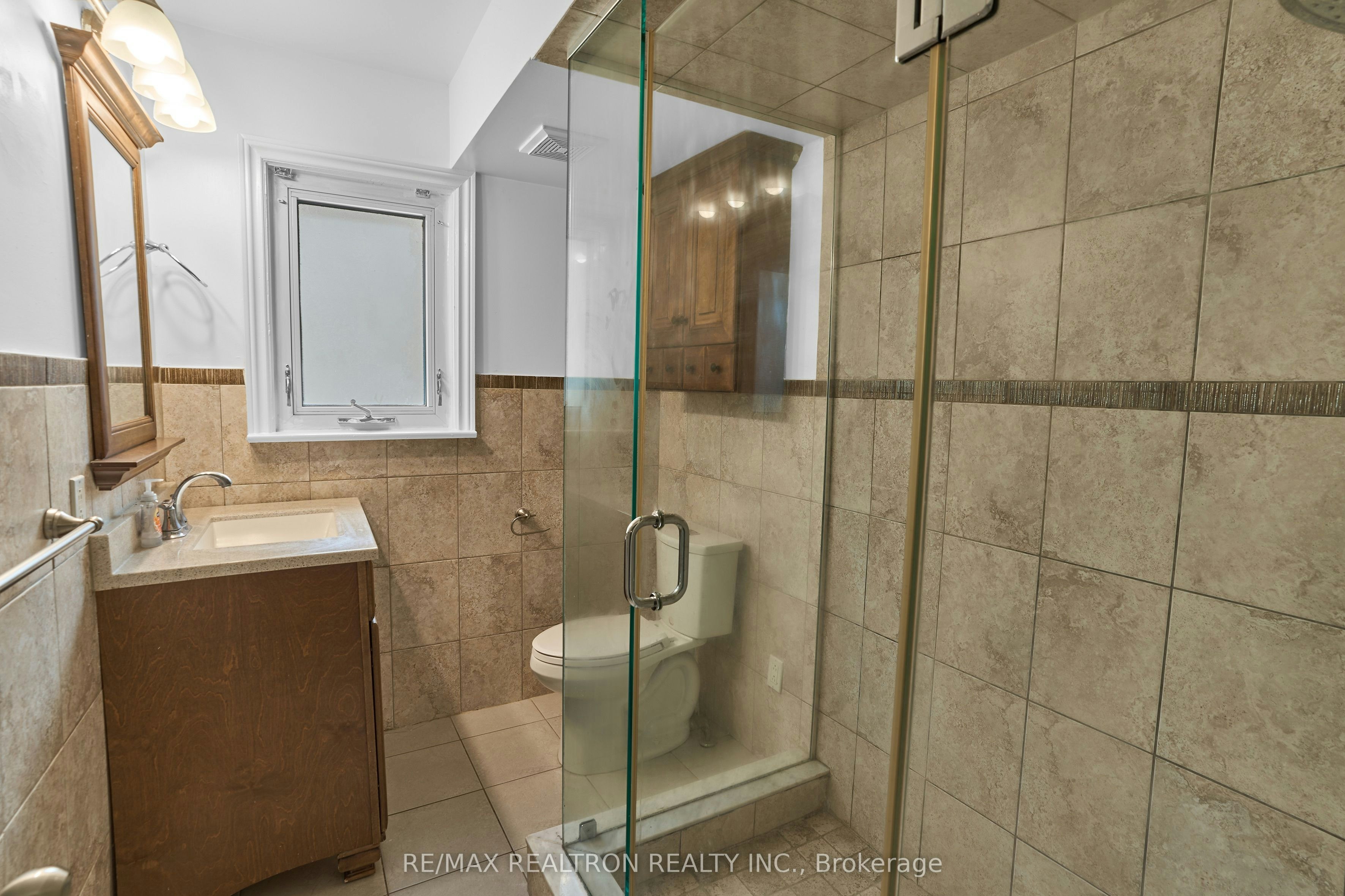 135 Regina Avenue, Toronto, ON, M6A 1R8 - 10