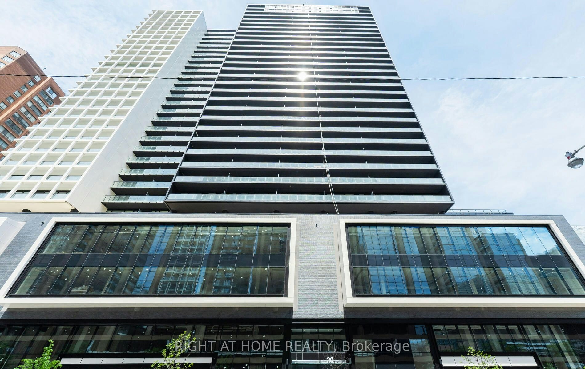 2701-20 Edward Street, Toronto, ON, M5G 0C5 - 4