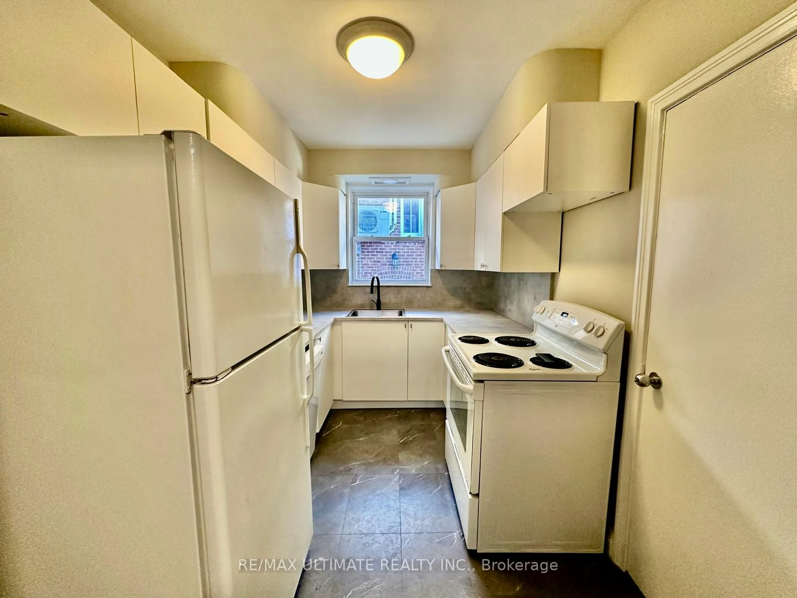 3-5 Warwick Avenue, Toronto, ON, M6C 1T5 - 4