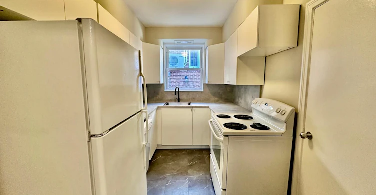 3-5 Warwick Avenue, Toronto, ON, M6C 1T5 - 4