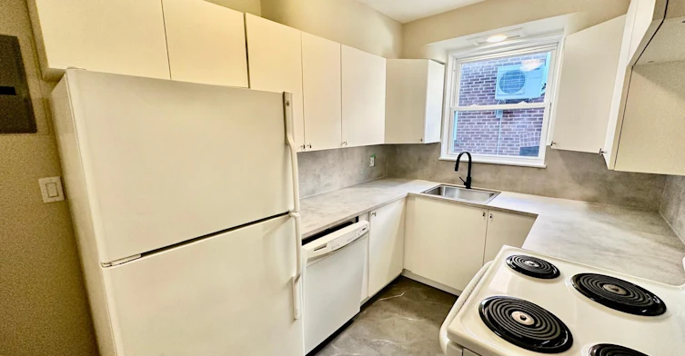 3-5 Warwick Avenue, Toronto, ON, M6C 1T5 - 5