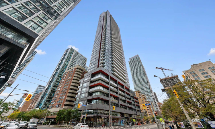 505-159 Dundas Street E