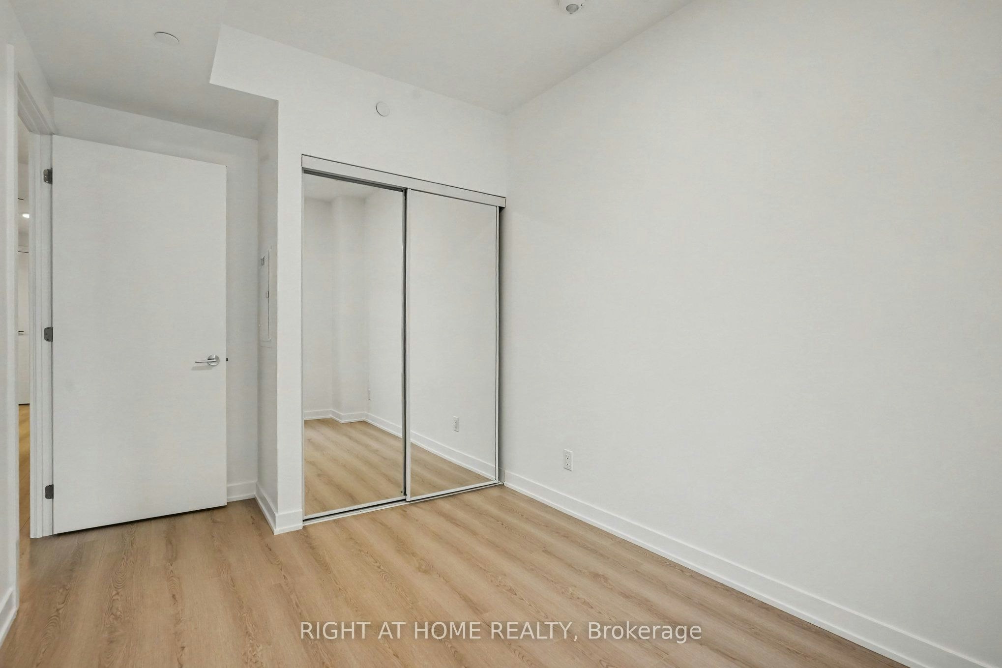 3009-100 Queen Street E, Toronto, ON, M5C 0B5 - 9