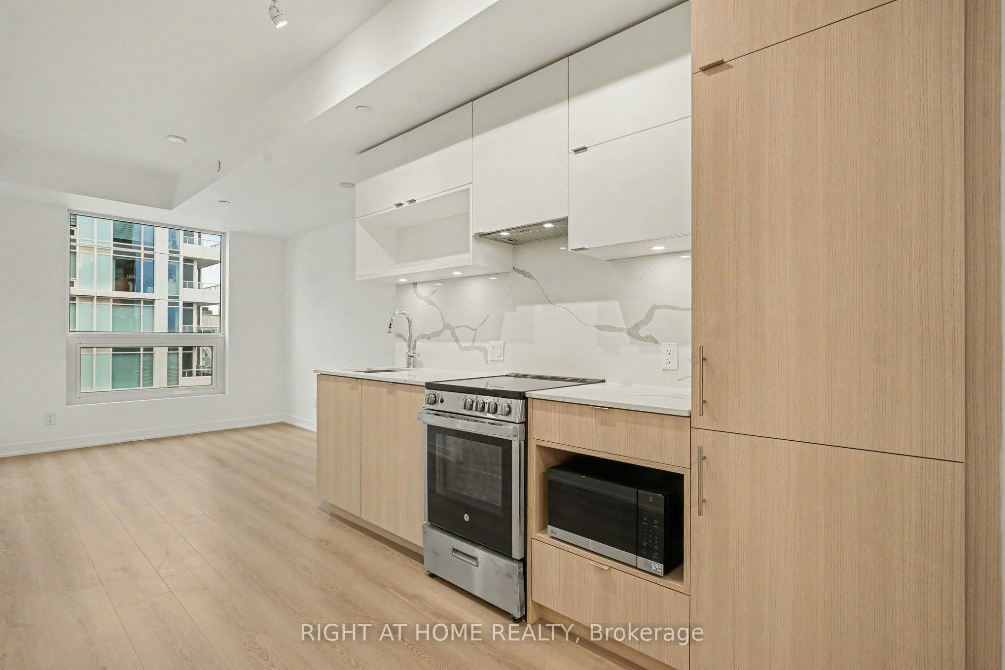 3009-100 Queen Street E, Toronto, ON, M5C 0B5 - 5