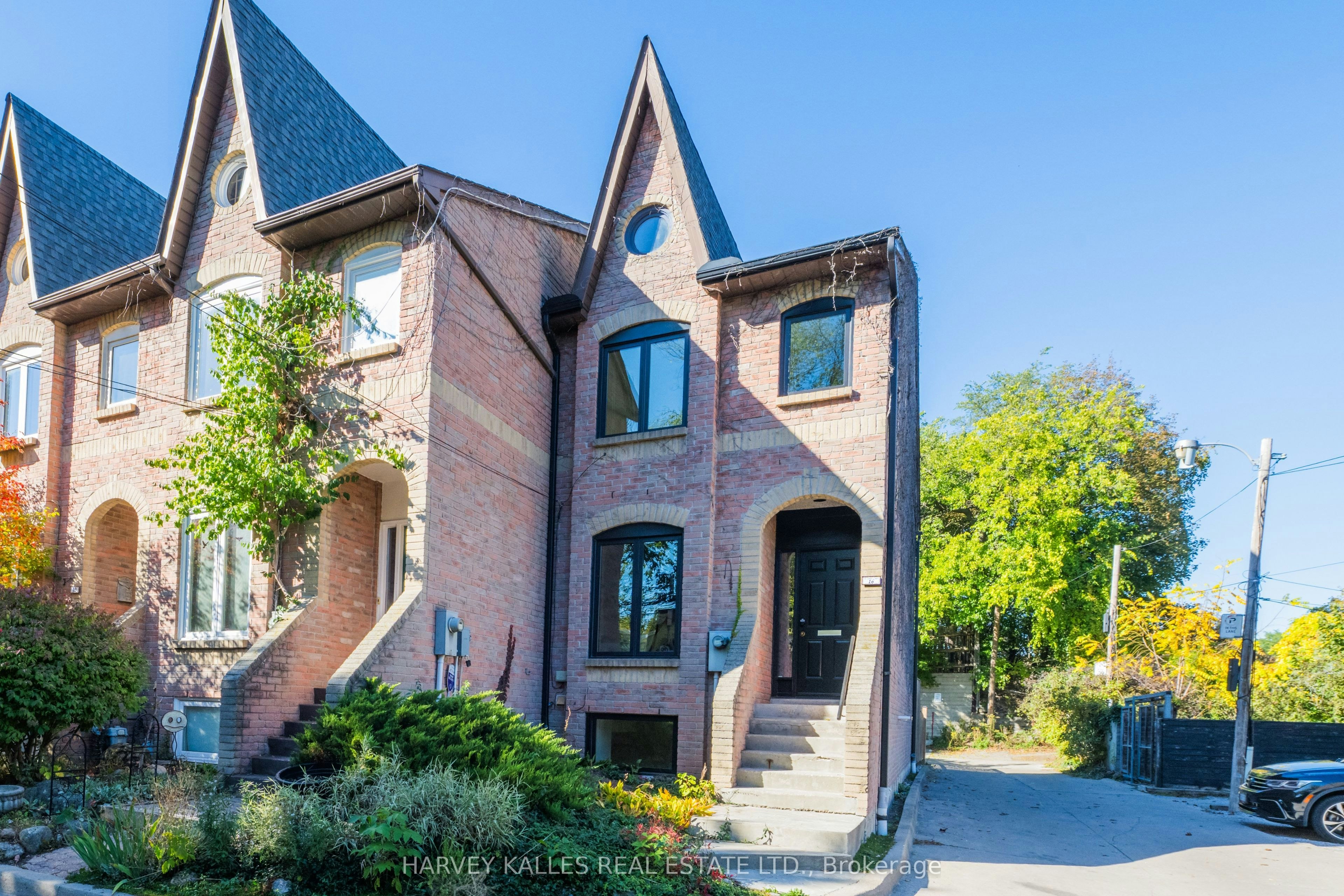 16 St. James Court, Toronto, ON, M4X 1X4