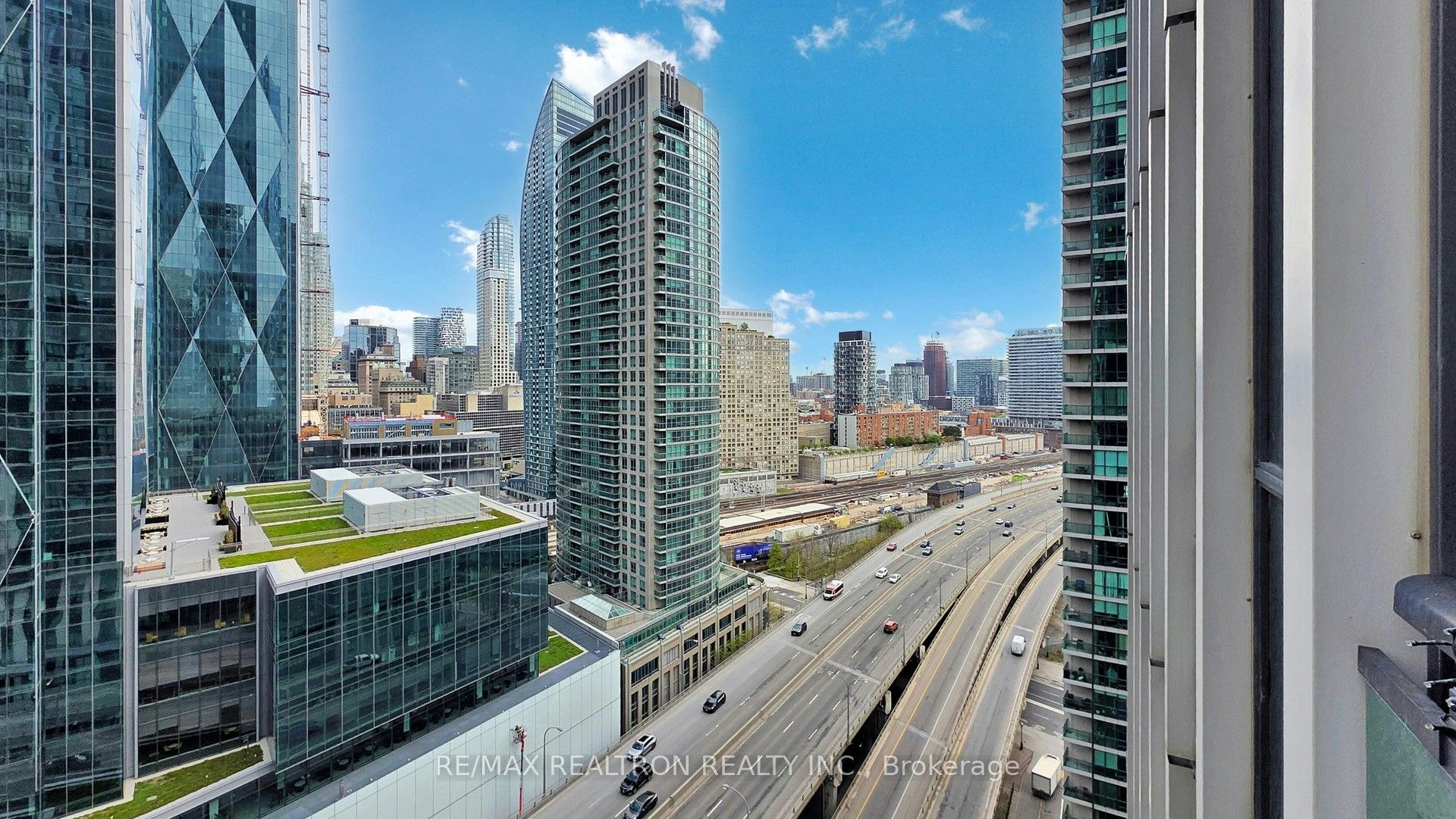 2104-18 Harbour Street, Toronto, ON, M5J 2Z6 - 21