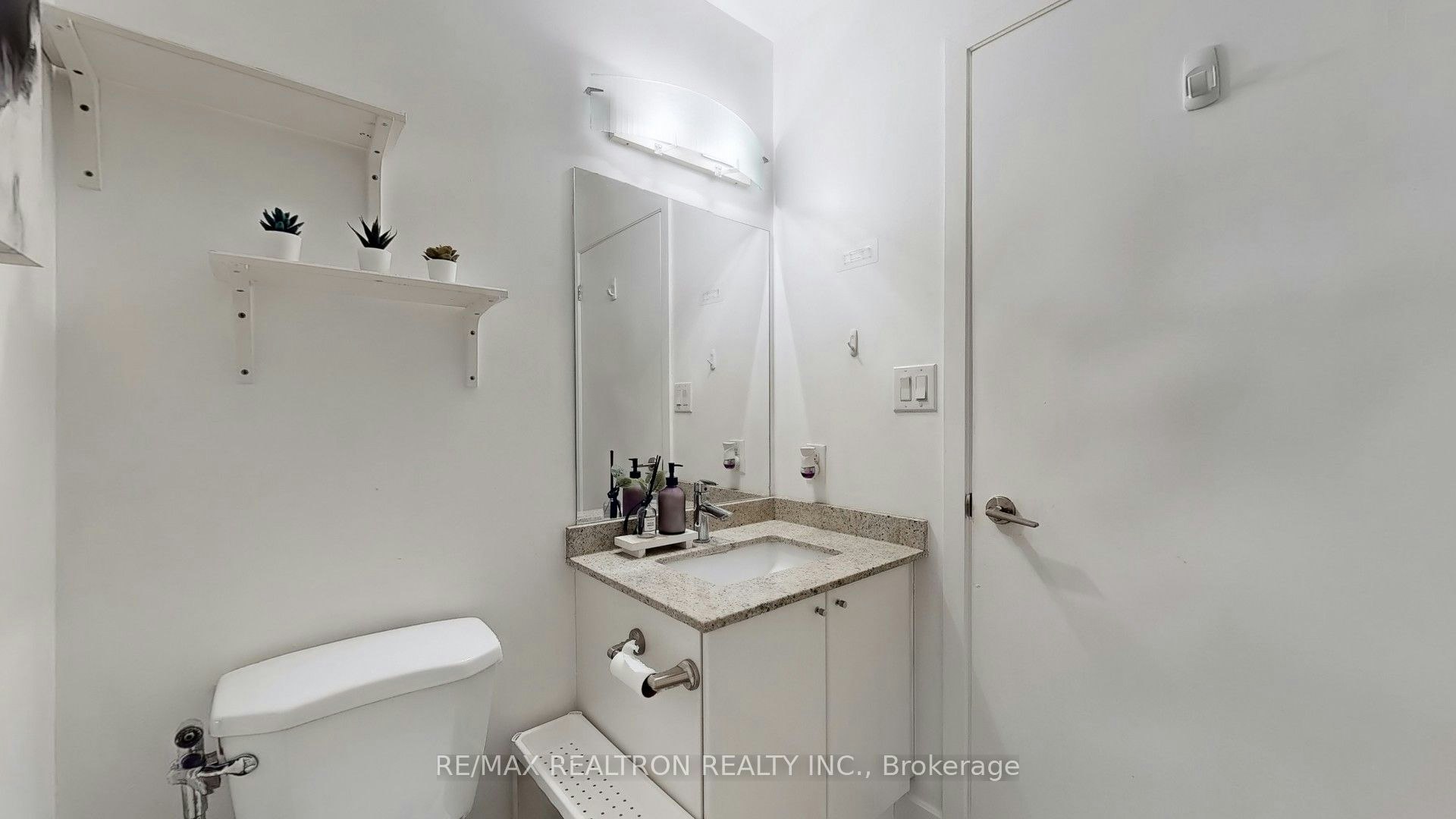 2104-18 Harbour Street, Toronto, ON, M5J 2Z6 - 17