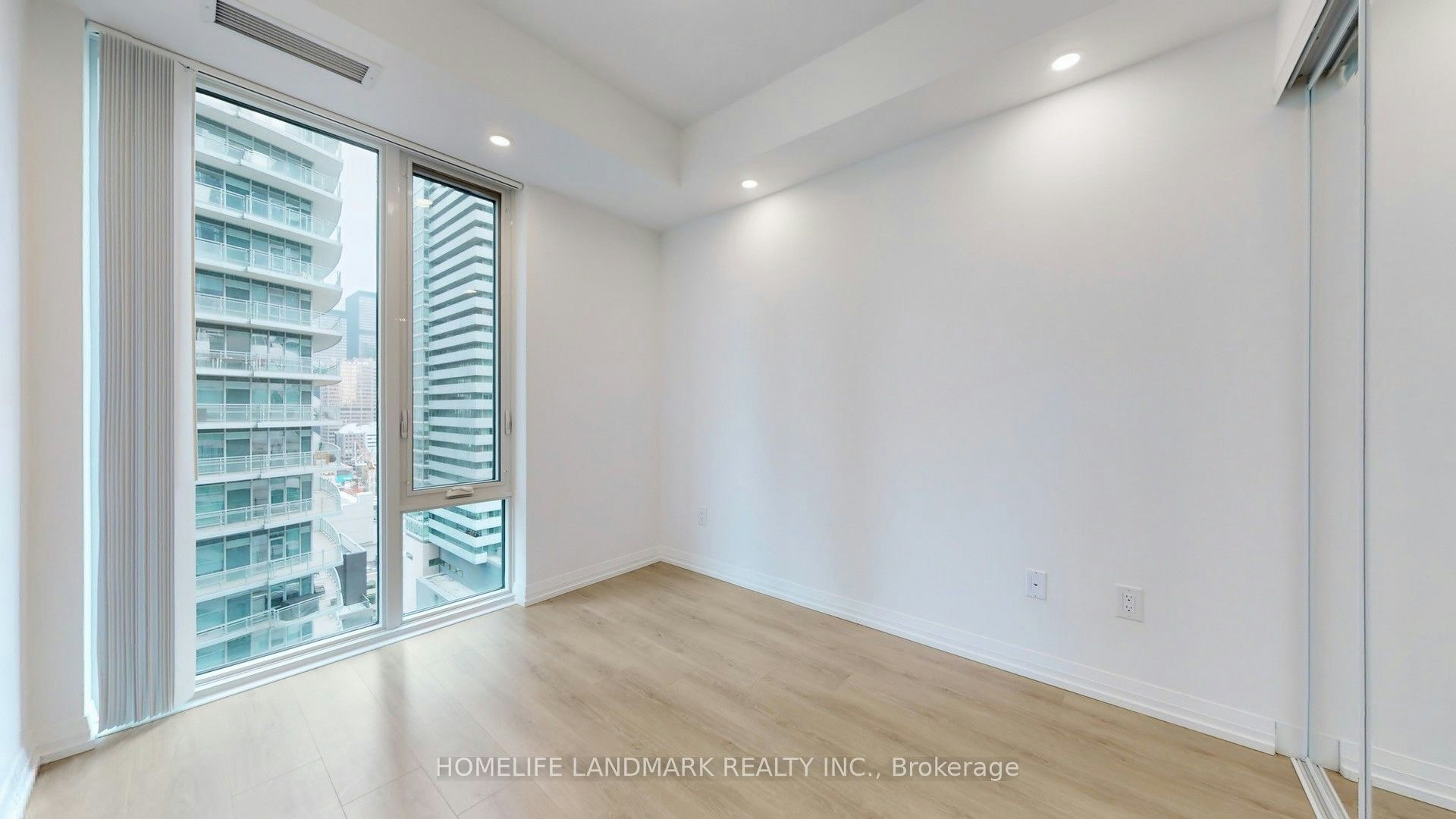 2207-8 Widmer Street, Toronto, ON, M5V 0W6 - 11