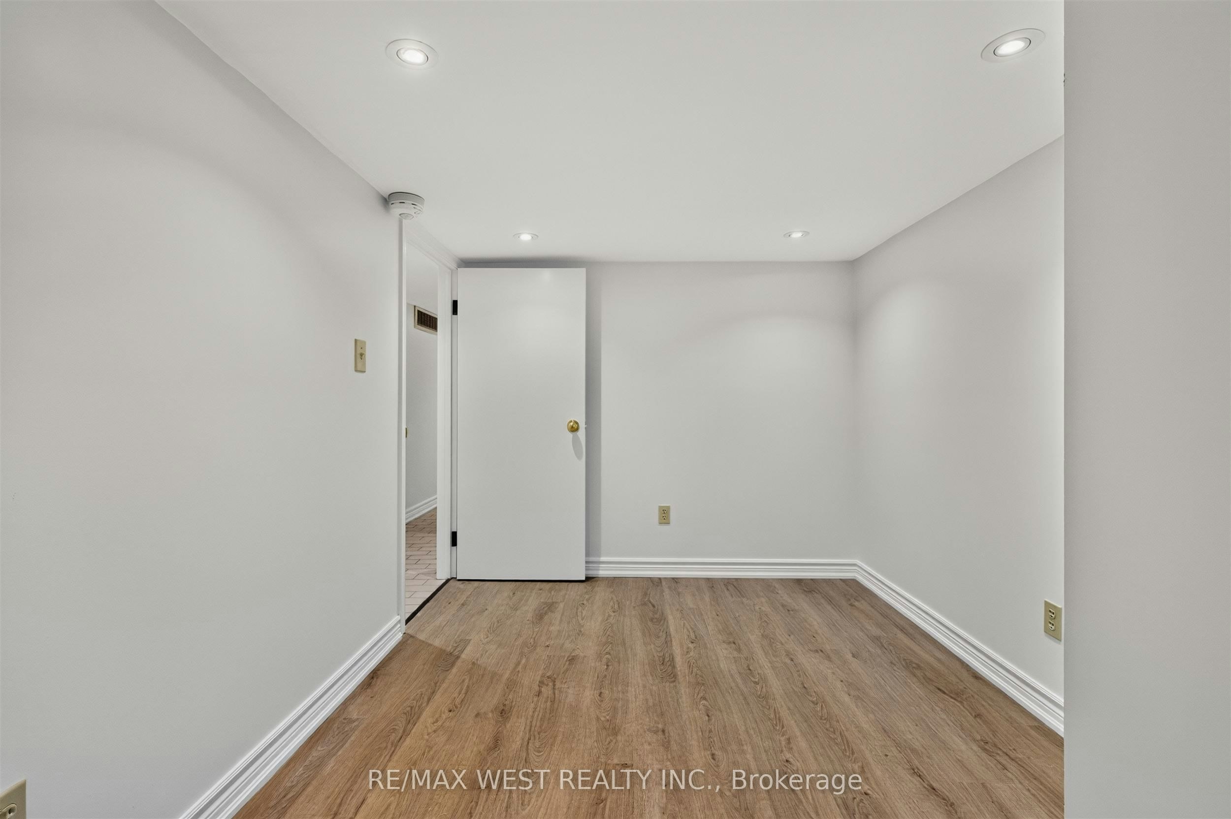 Lower-722 Dufferin Street, Toronto, ON, M6K 2B7 - 18