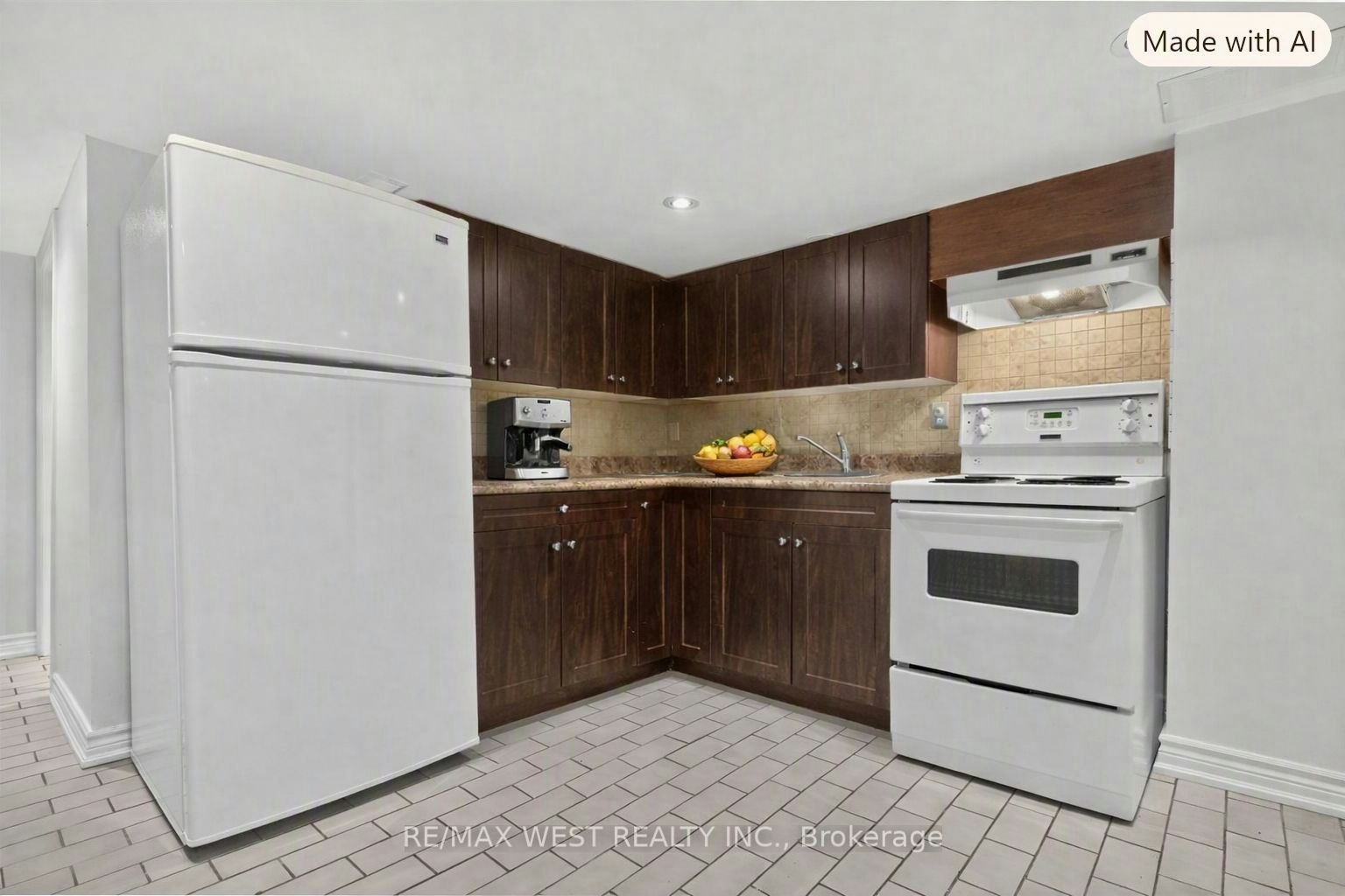 Lower-722 Dufferin Street, Toronto, ON, M6K 2B7 - 12
