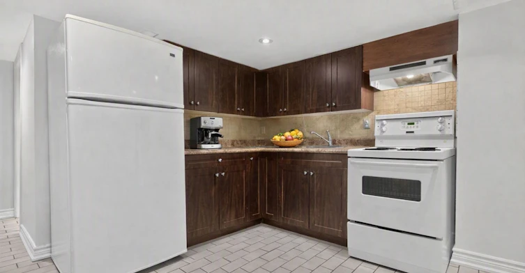 Lower-722 Dufferin Street, Toronto, ON, M6K 2B7 - 12