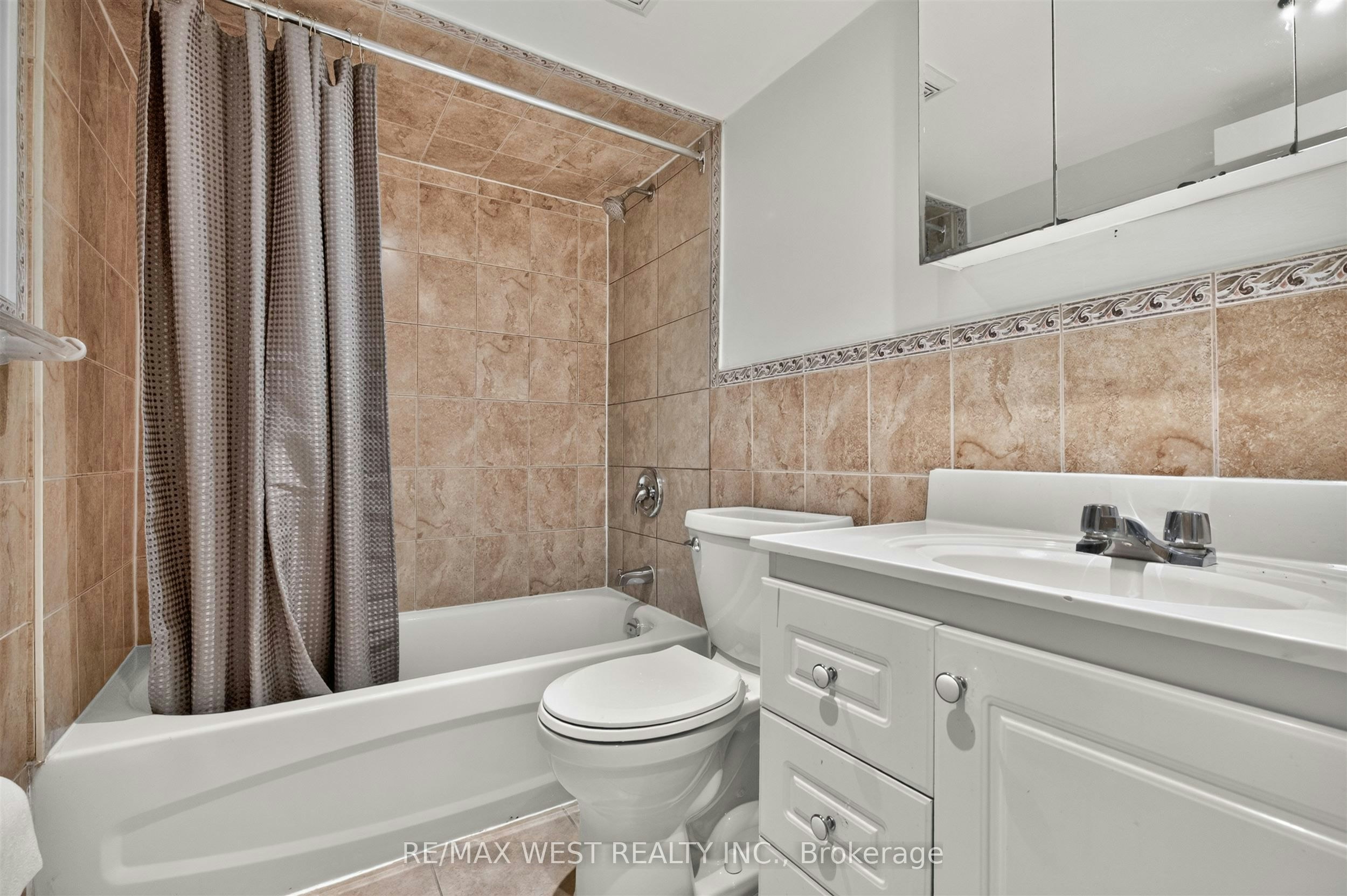 Lower-722 Dufferin Street, Toronto, ON, M6K 2B7 - 26