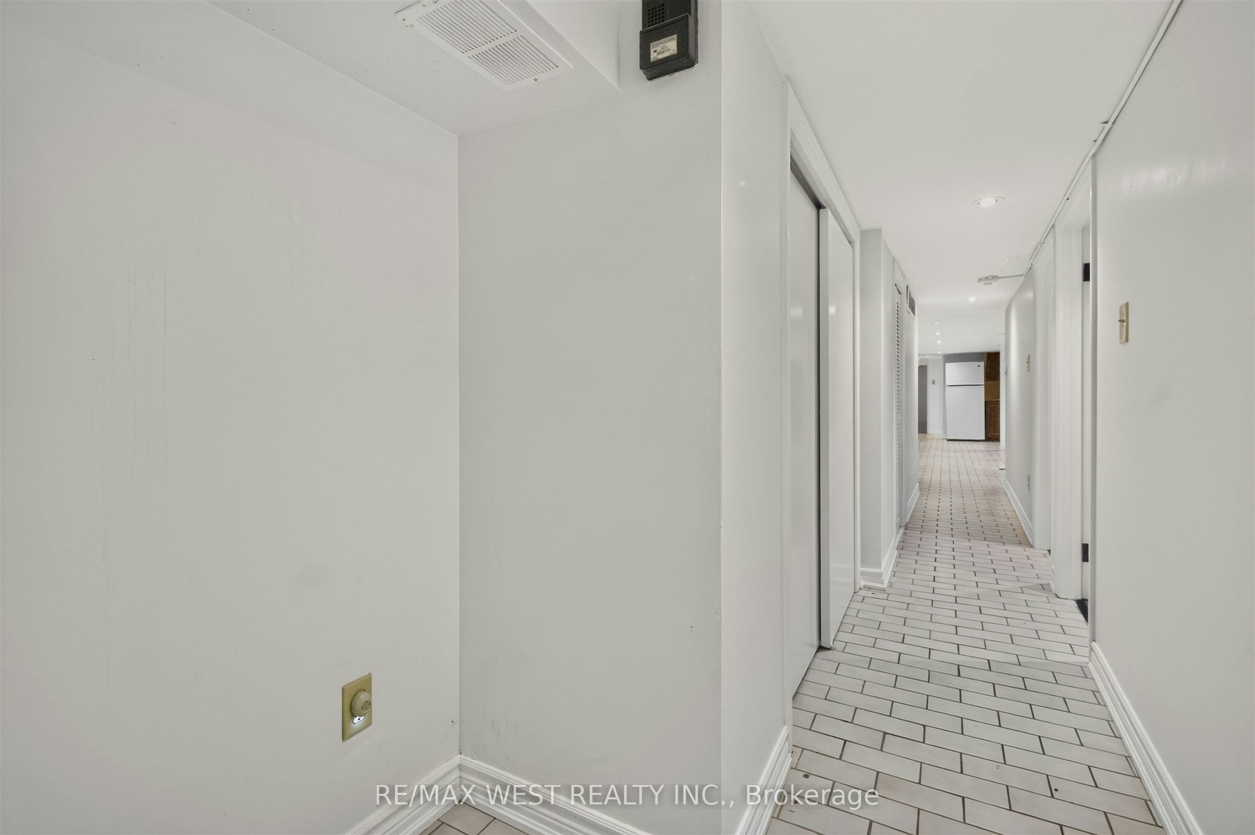 Lower-722 Dufferin Street, Toronto, ON, M6K 2B7 - 5