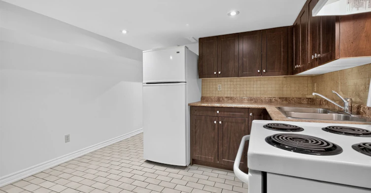 Lower-722 Dufferin Street, Toronto, ON, M6K 2B7 - 9
