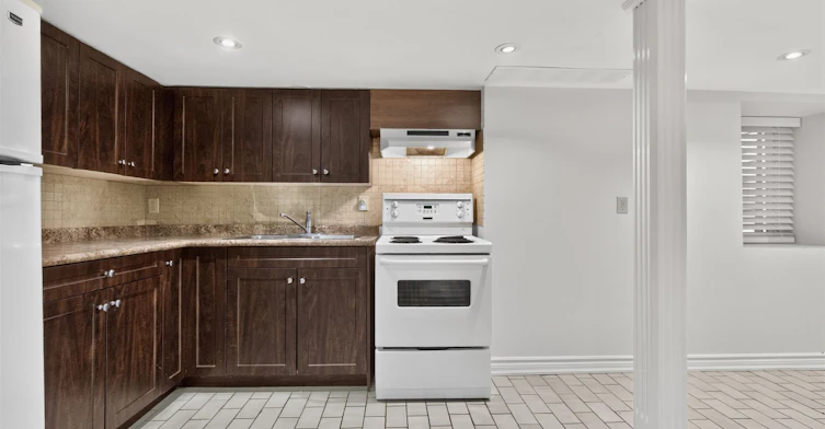 Lower-722 Dufferin Street, Toronto, ON, M6K 2B7 - 11