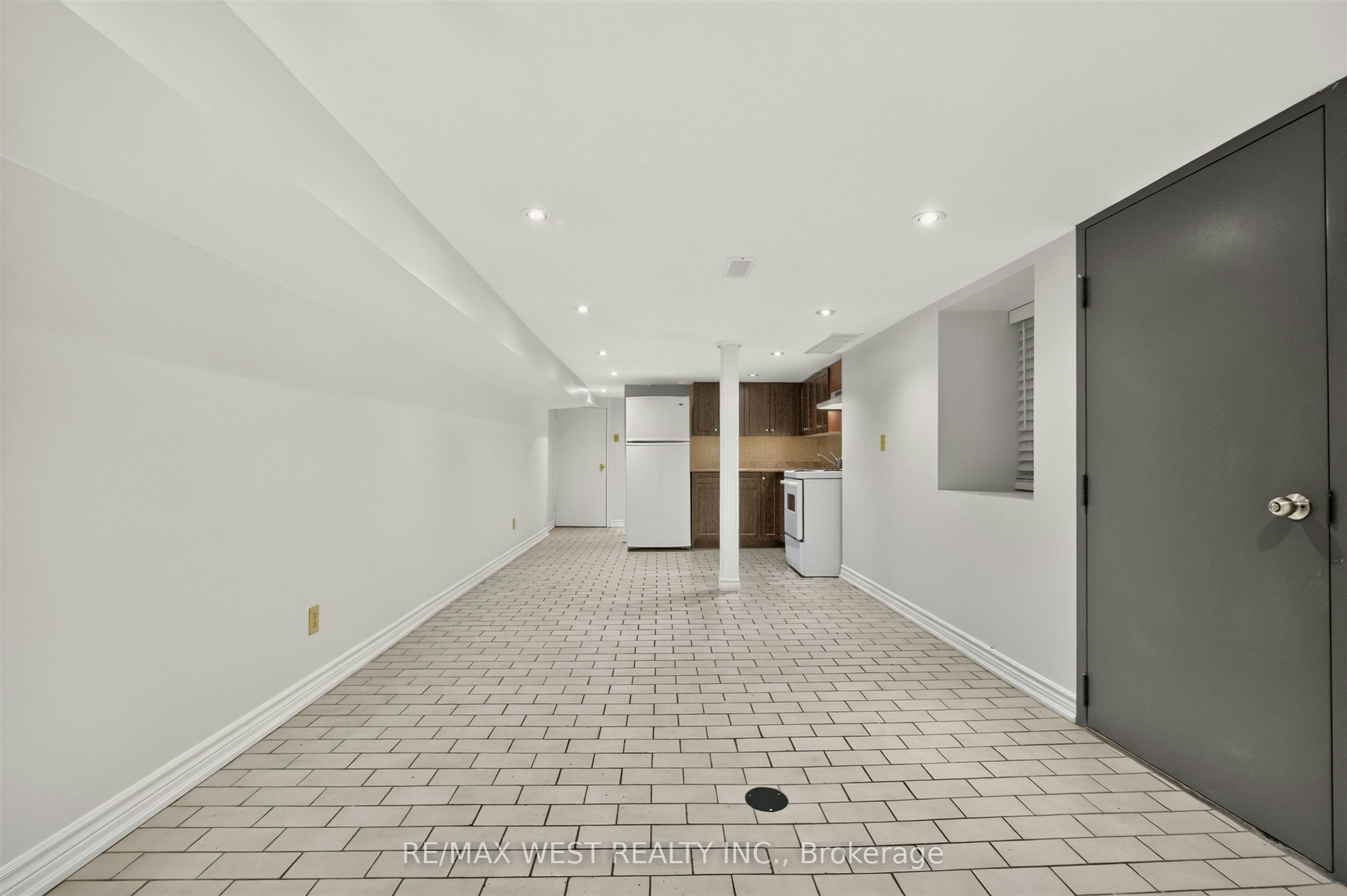 Lower-722 Dufferin Street, Toronto, ON, M6K 2B7 - 7