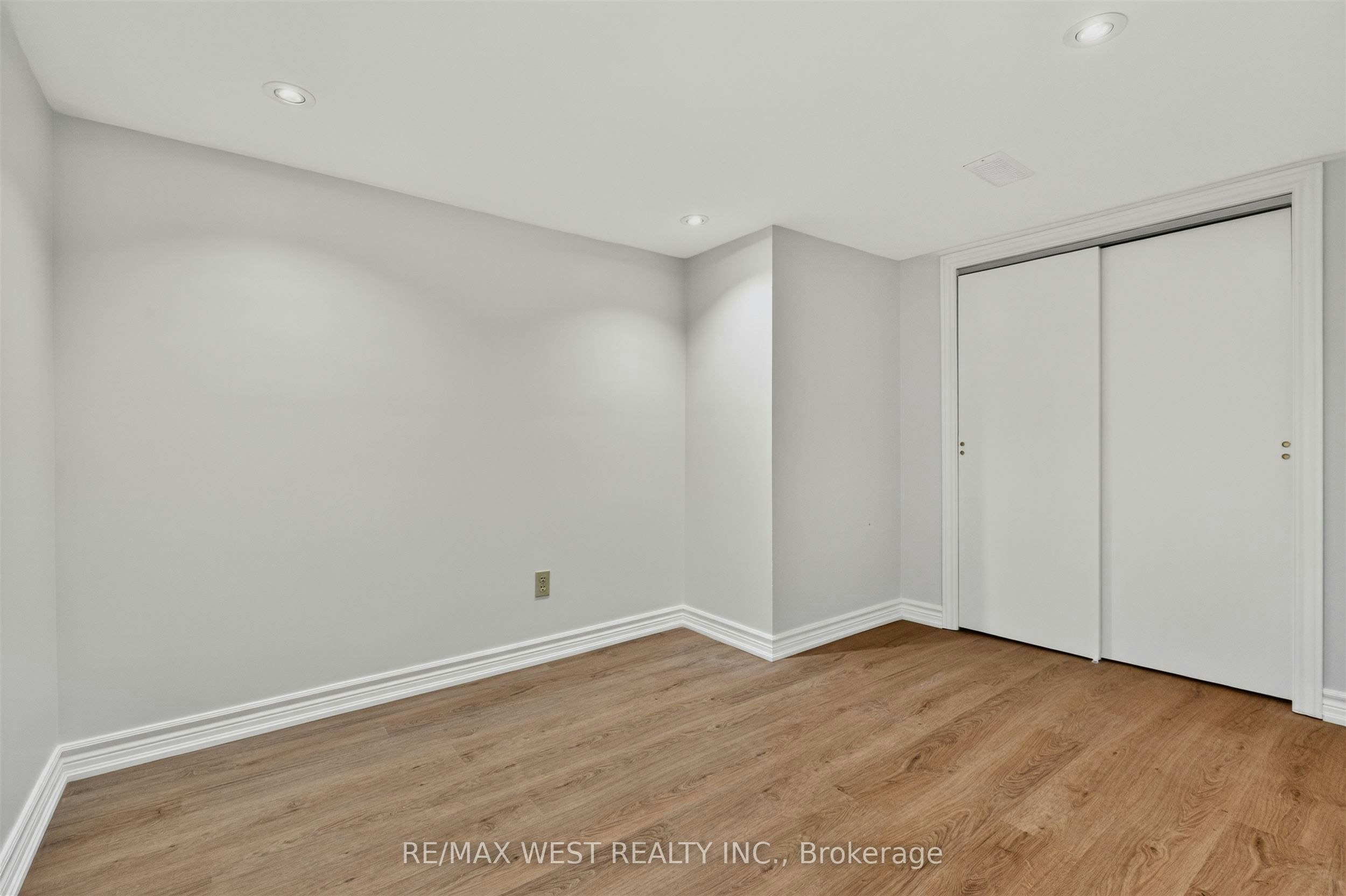 Lower-722 Dufferin Street, Toronto, ON, M6K 2B7 - 15