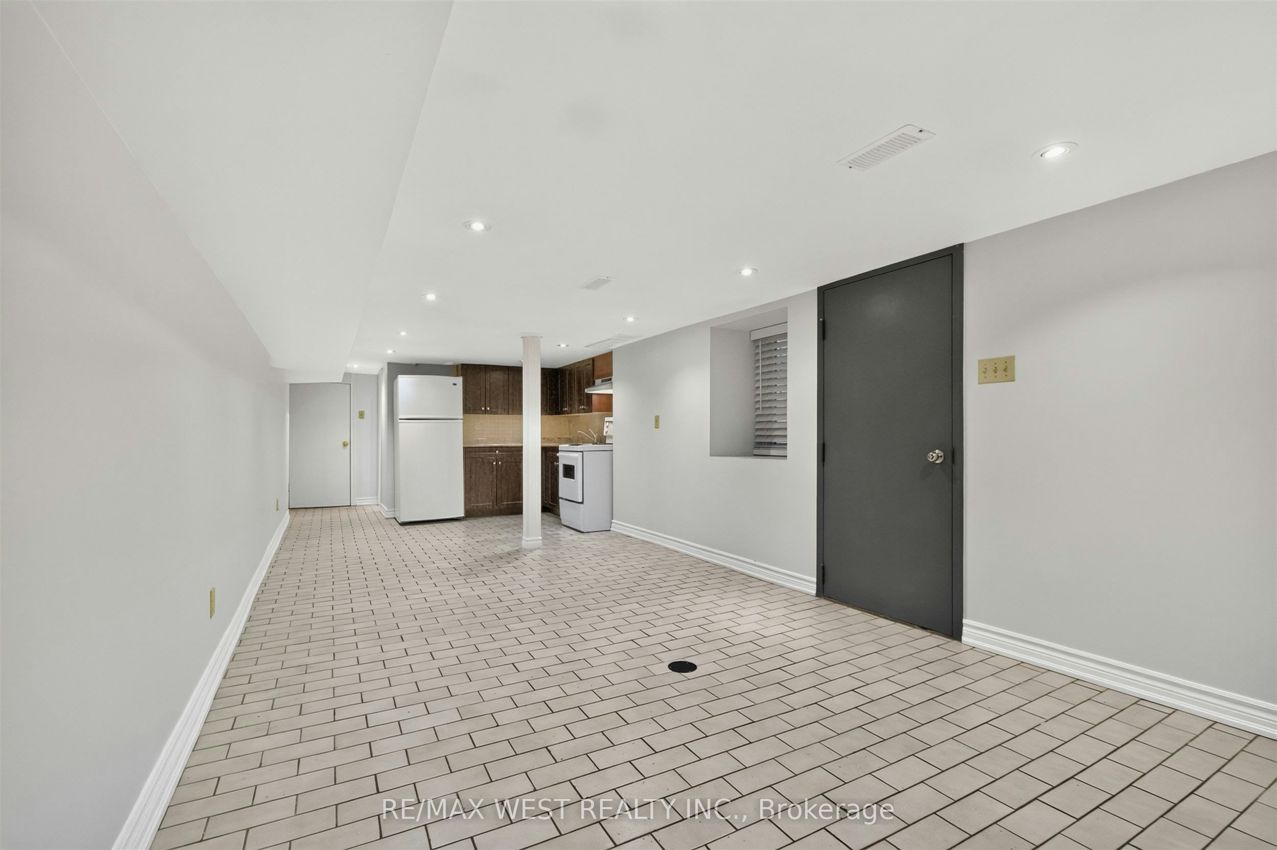 Lower-722 Dufferin Street, Toronto, ON, M6K 2B7 - 6