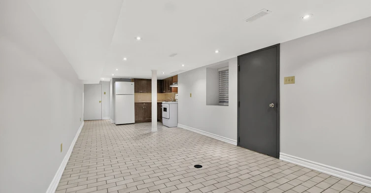 Lower-722 Dufferin Street, Toronto, ON, M6K 2B7 - 6