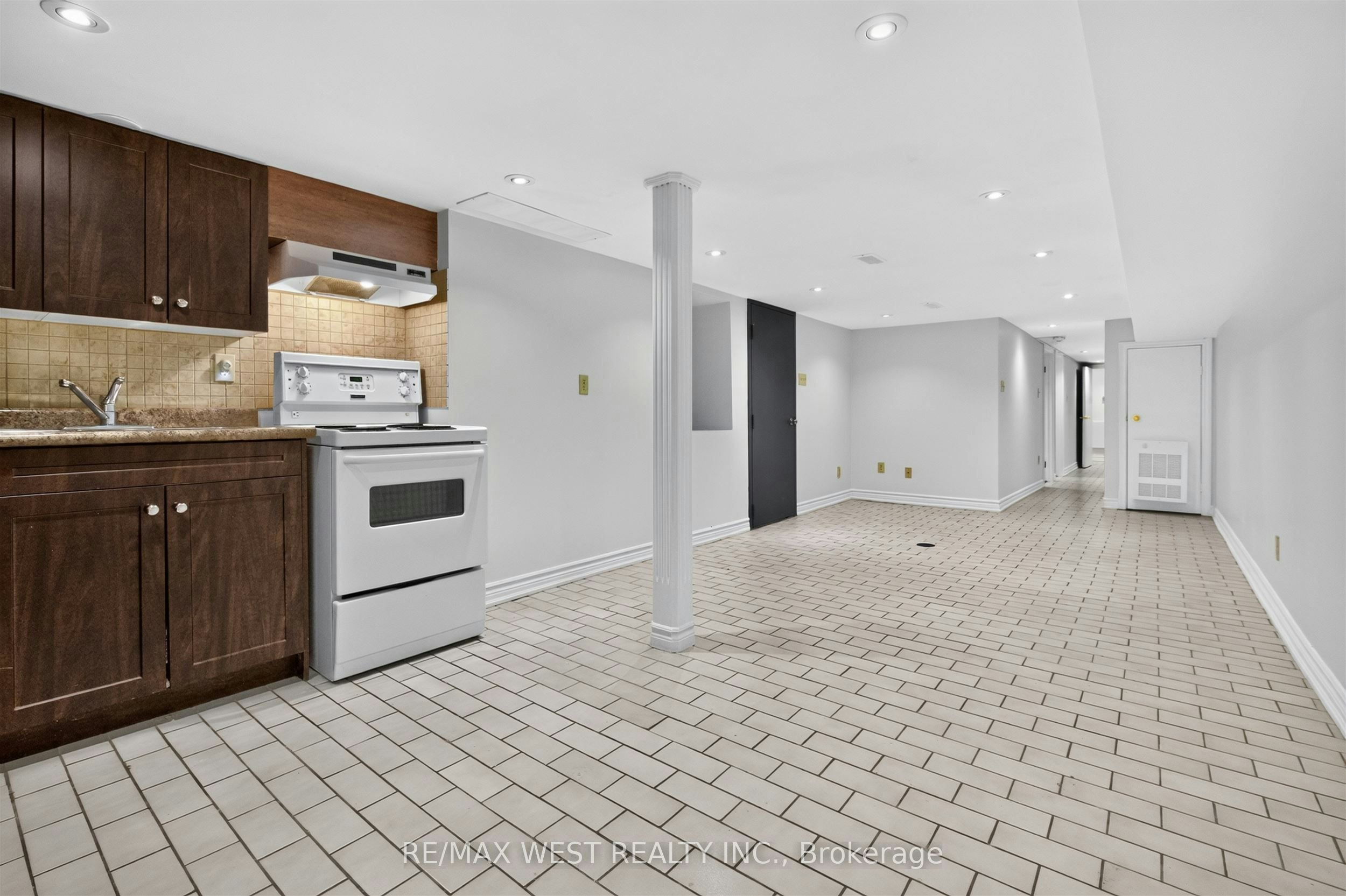 Lower-722 Dufferin Street, Toronto, ON, M6K 2B7 - 14