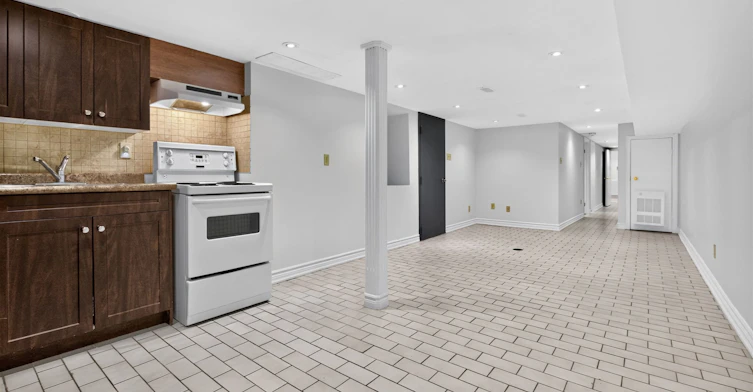 Lower-722 Dufferin Street, Toronto, ON, M6K 2B7 - 14