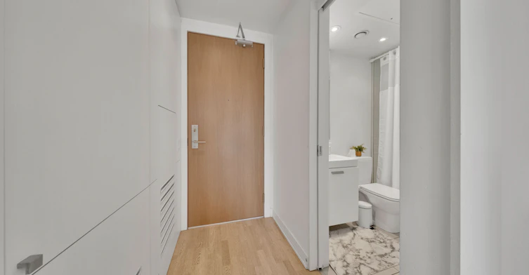 625-629 King Street, Toronto, ON, M5V 1M5 - 2