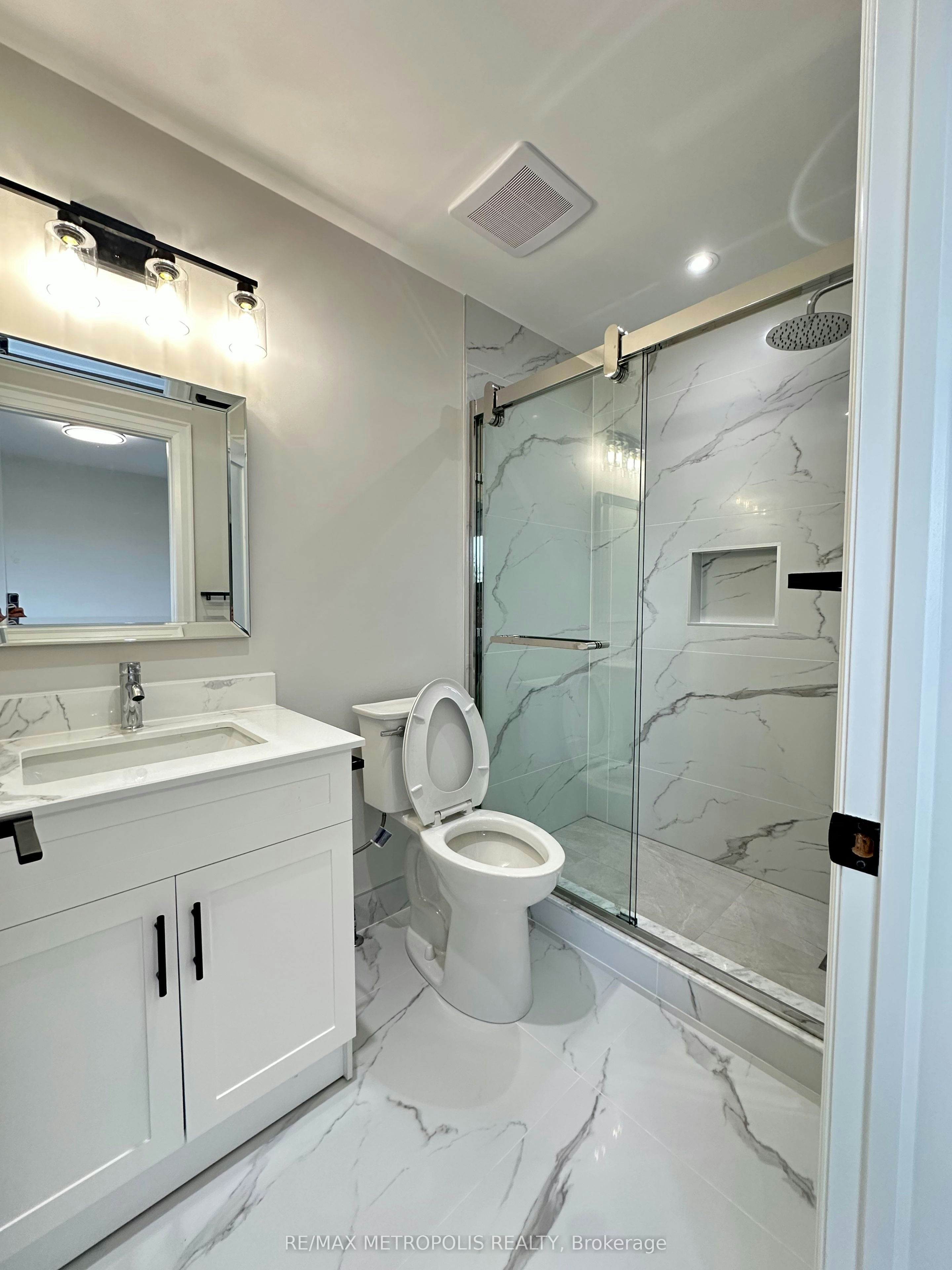 2&3 floor-94 Saint Clarens Avenue, Toronto, ON, M6K 2S5 - 7