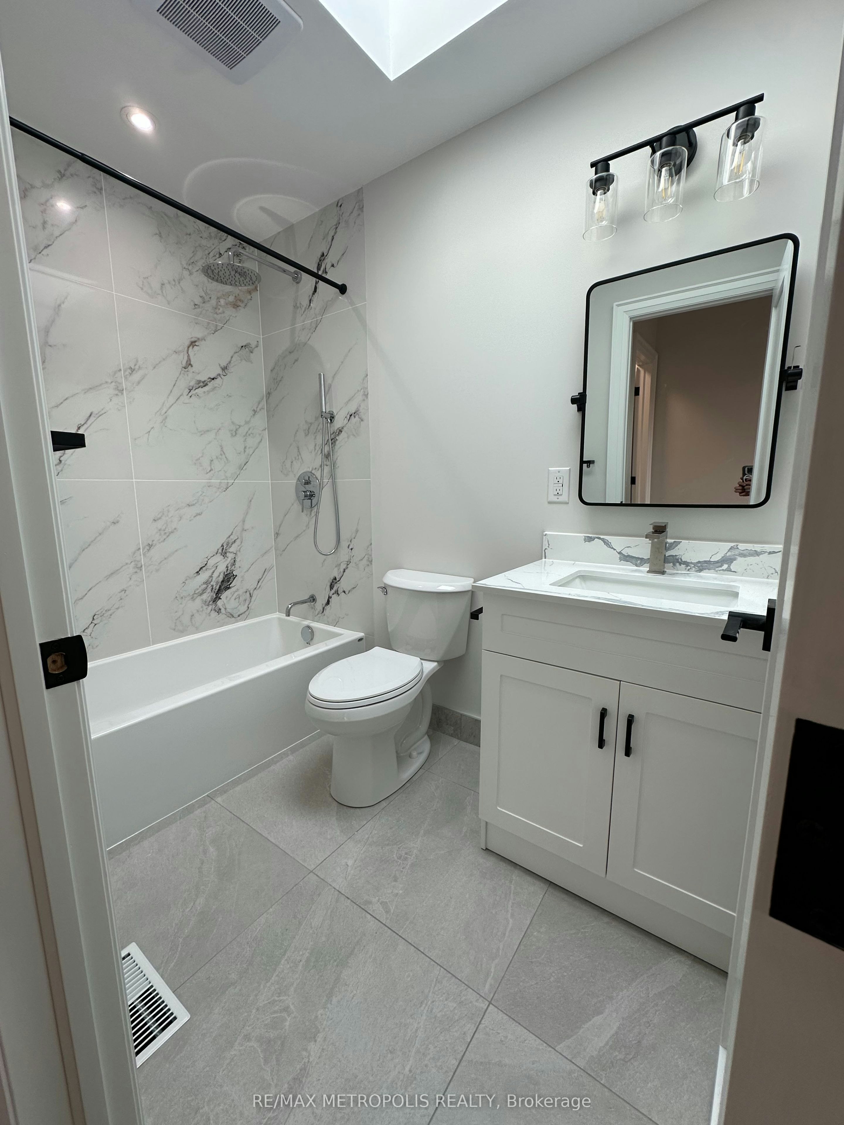 2&3 floor-94 Saint Clarens Avenue, Toronto, ON, M6K 2S5 - 10