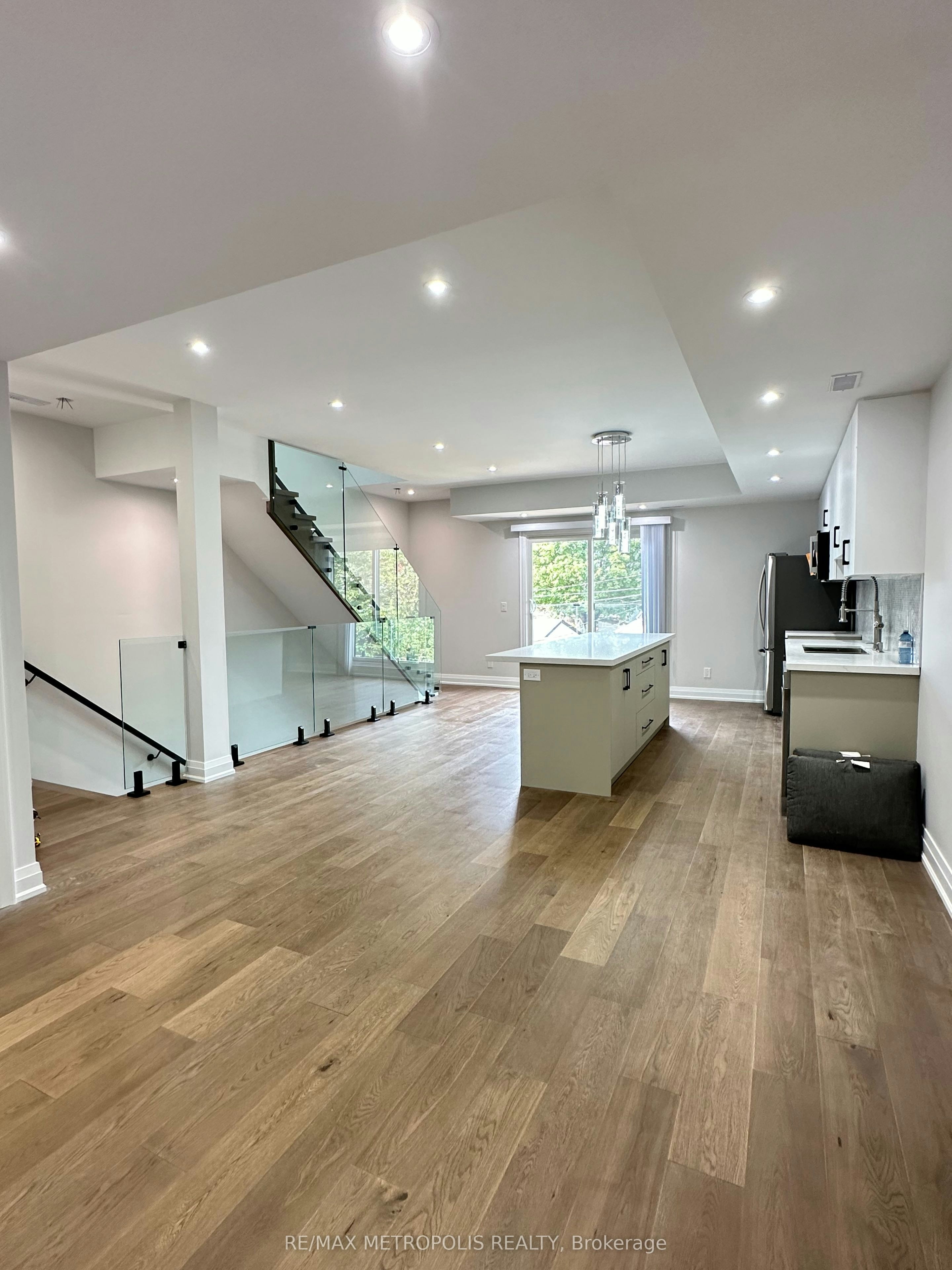 2&3 floor-94 Saint Clarens Avenue, Toronto, ON, M6K 2S5 - 9