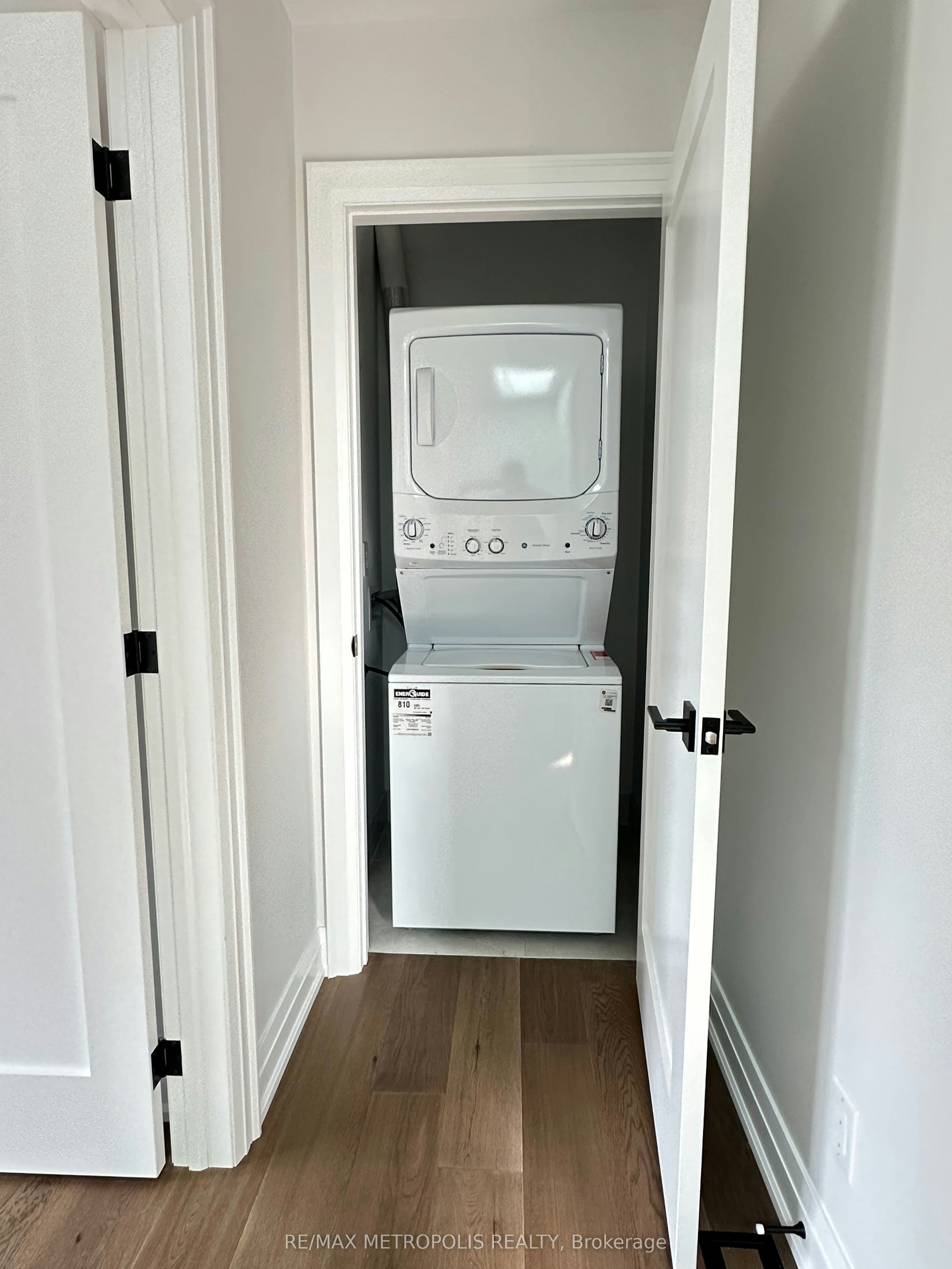 2&3 floor-94 Saint Clarens Avenue, Toronto, ON, M6K 2S5 - 4